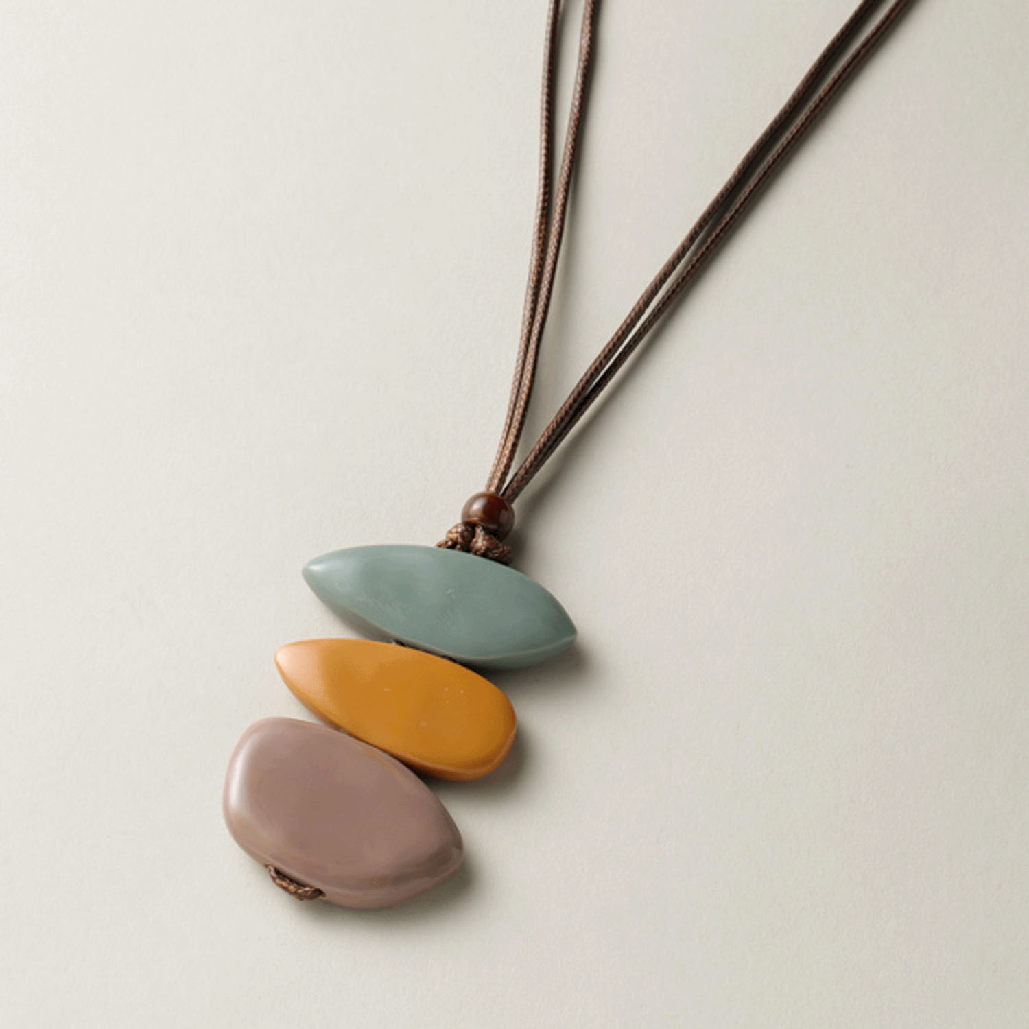 レジンスリーカラーネックレス
