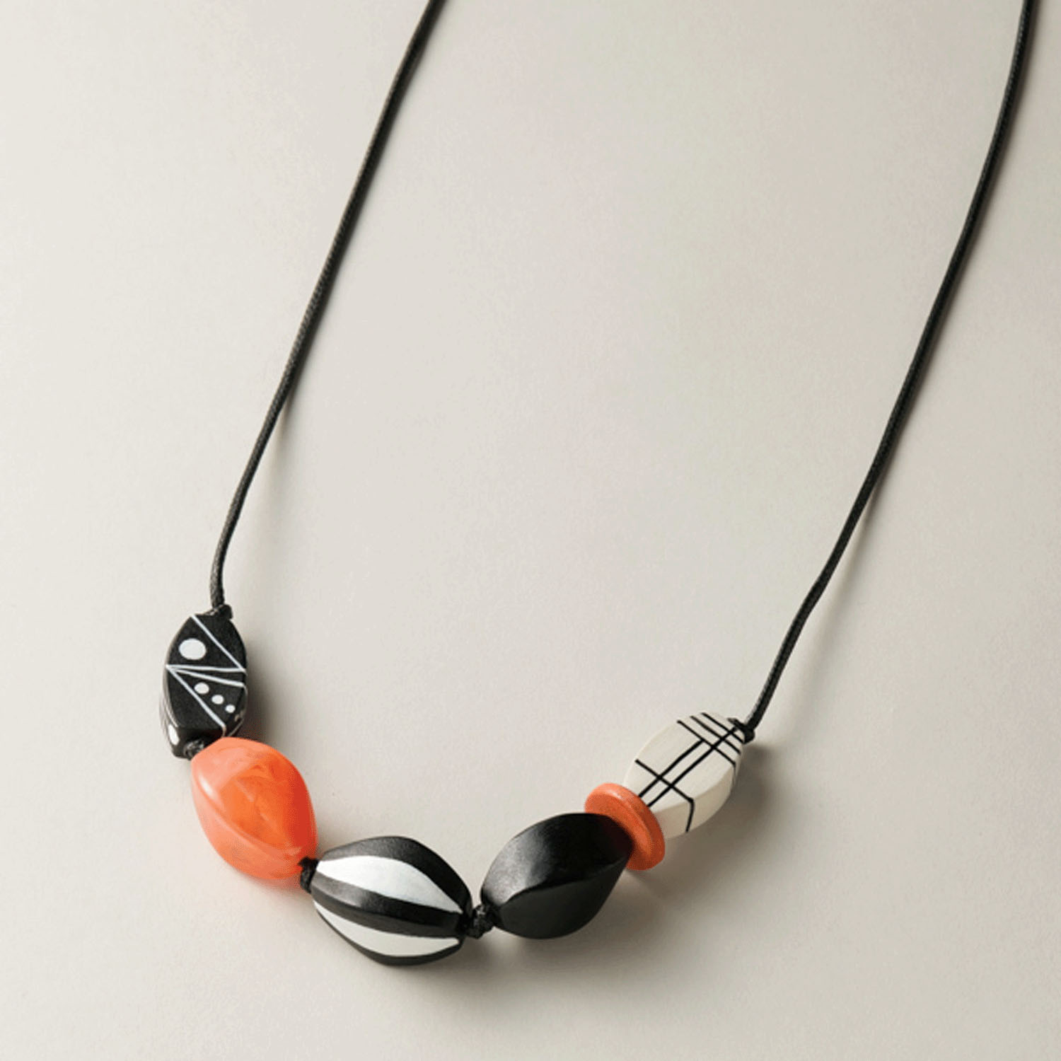 レジンウッドハンドペイントネックレス