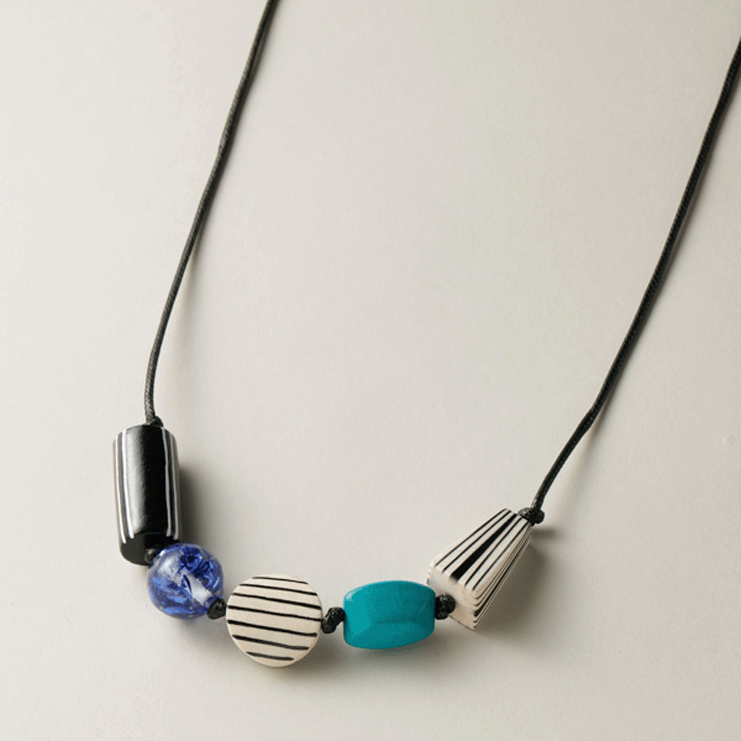 レジンウッドハンドペイントネックレス