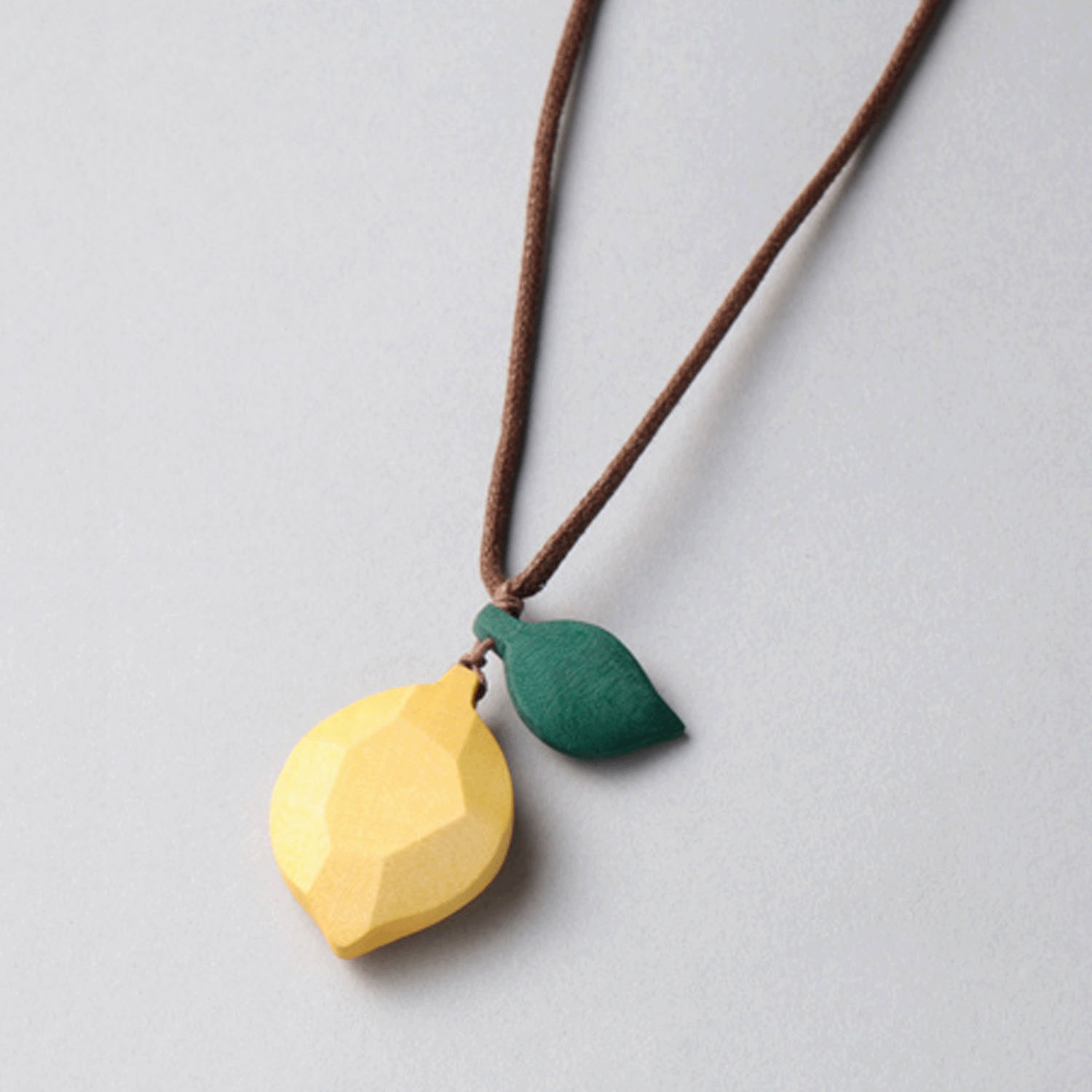 ウッドレモンネックレス