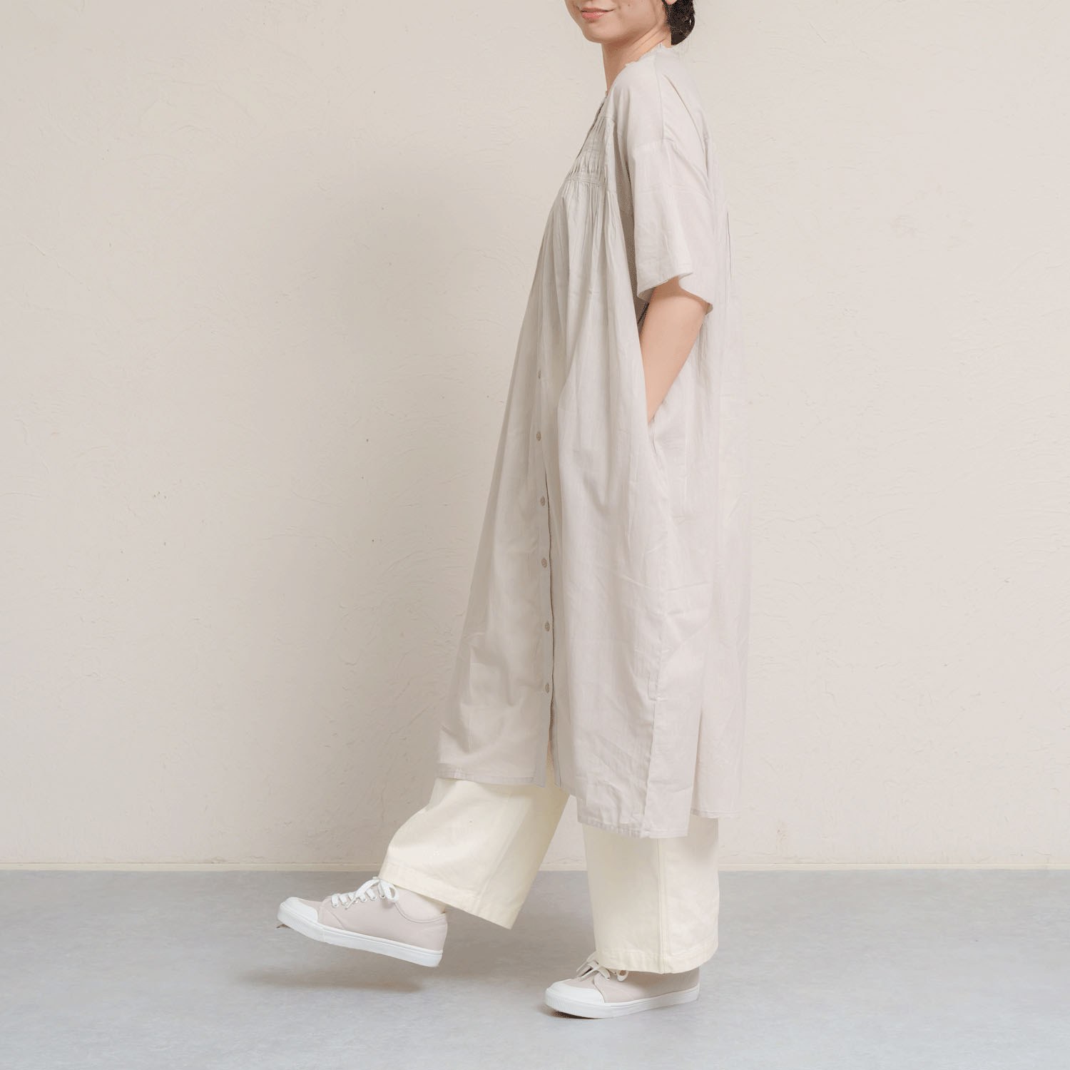 胸元ウェーブピンタック前開きワンピース - 画像3