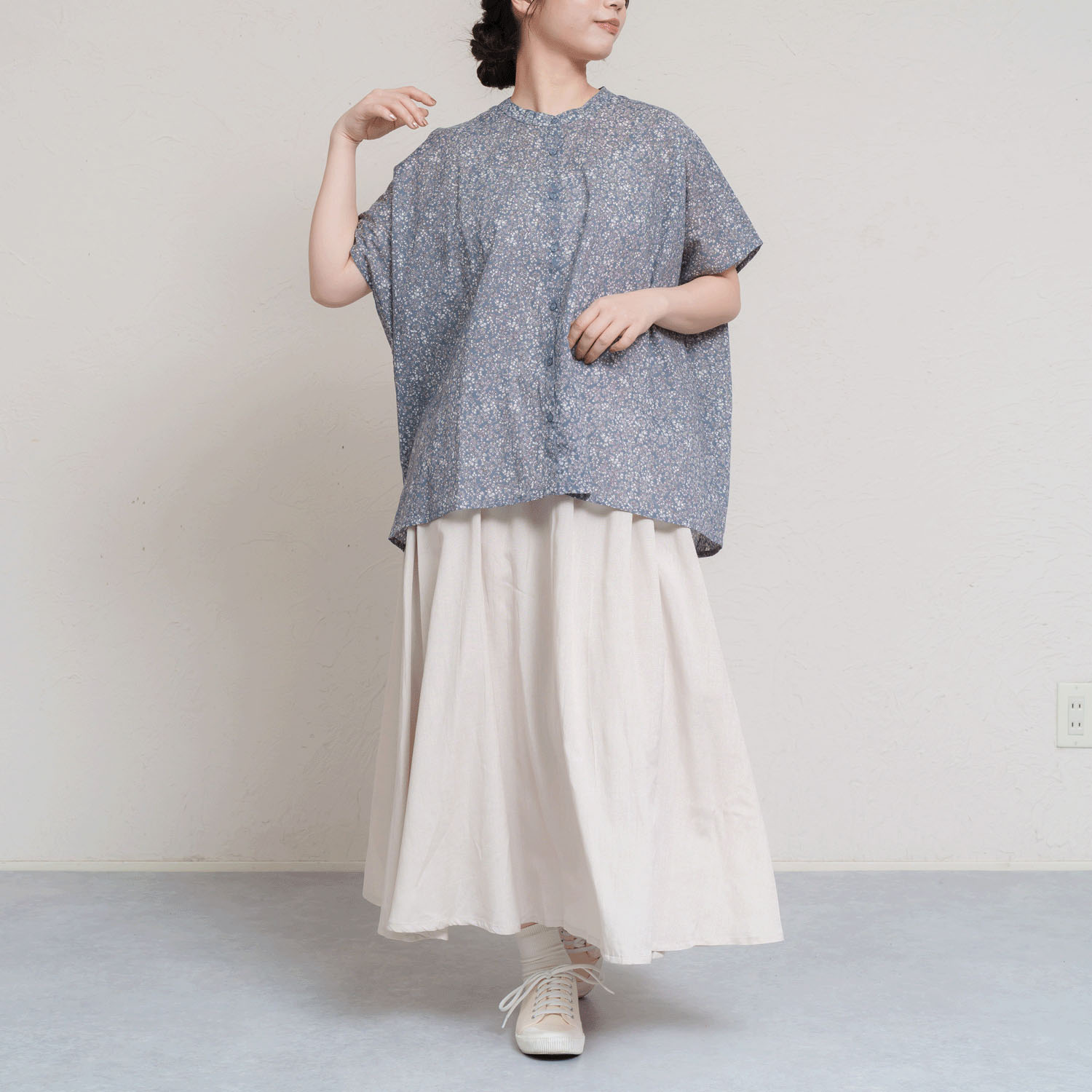 コットンボイル前開きプリントブラウス - 画像1