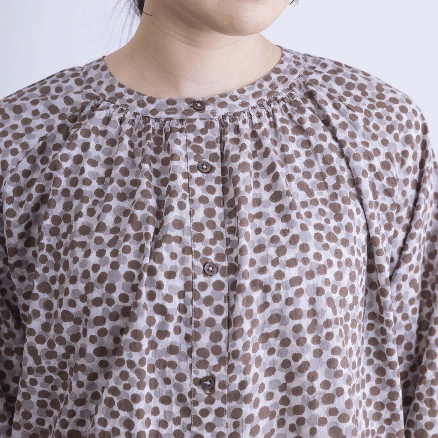 ランダムドットプリント前開きブラウス - 画像10