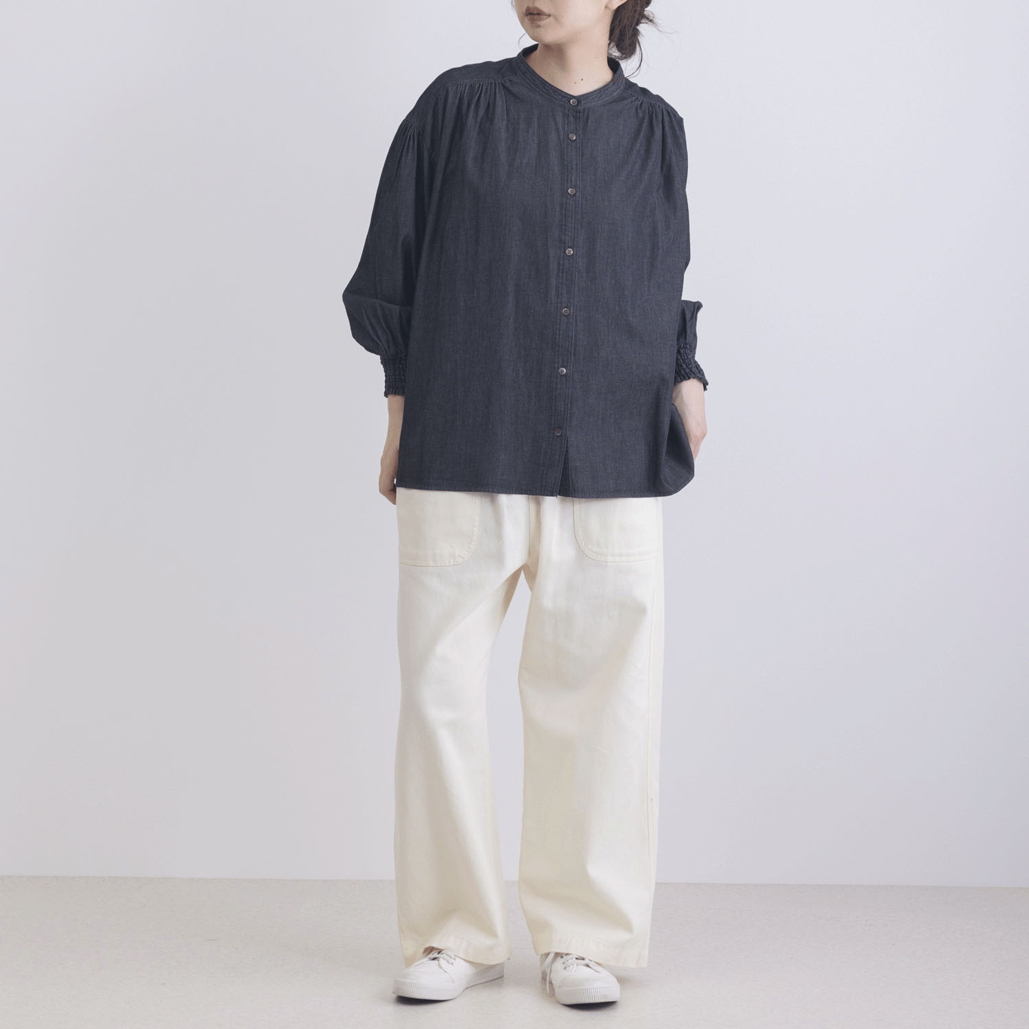 袖口シャーリング前開きデニムブラウス - 画像2