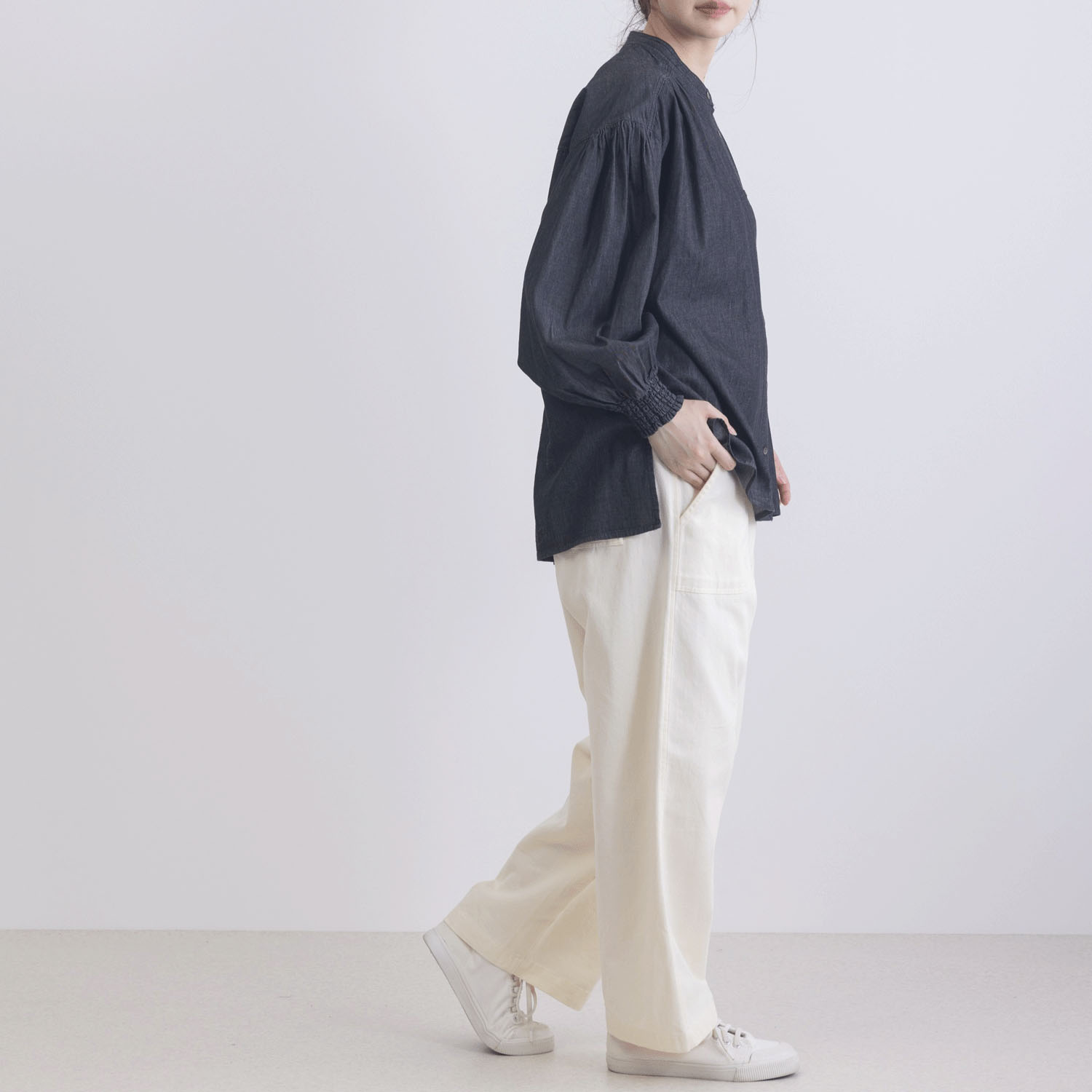 袖口シャーリング前開きデニムブラウス - 画像3