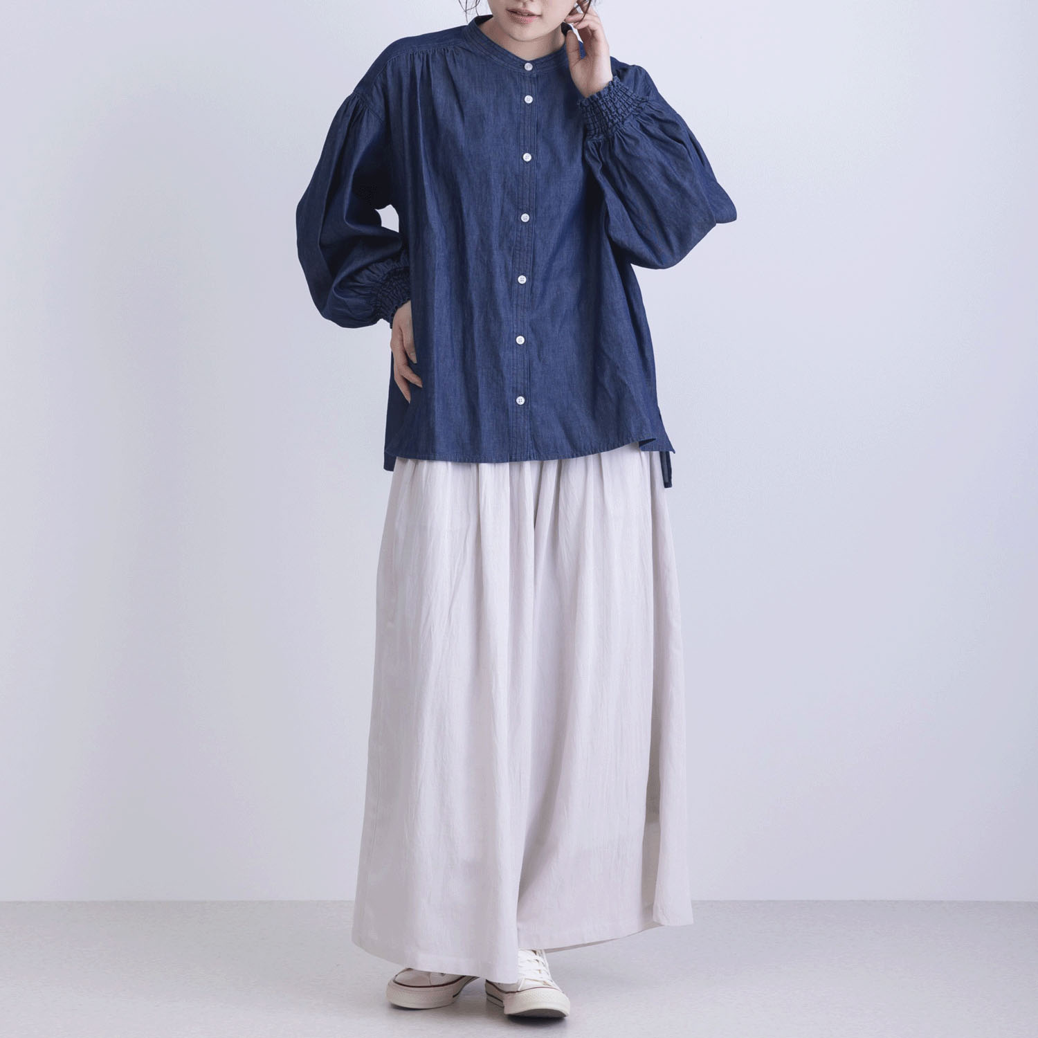 袖口シャーリング前開きデニムブラウス - 画像8