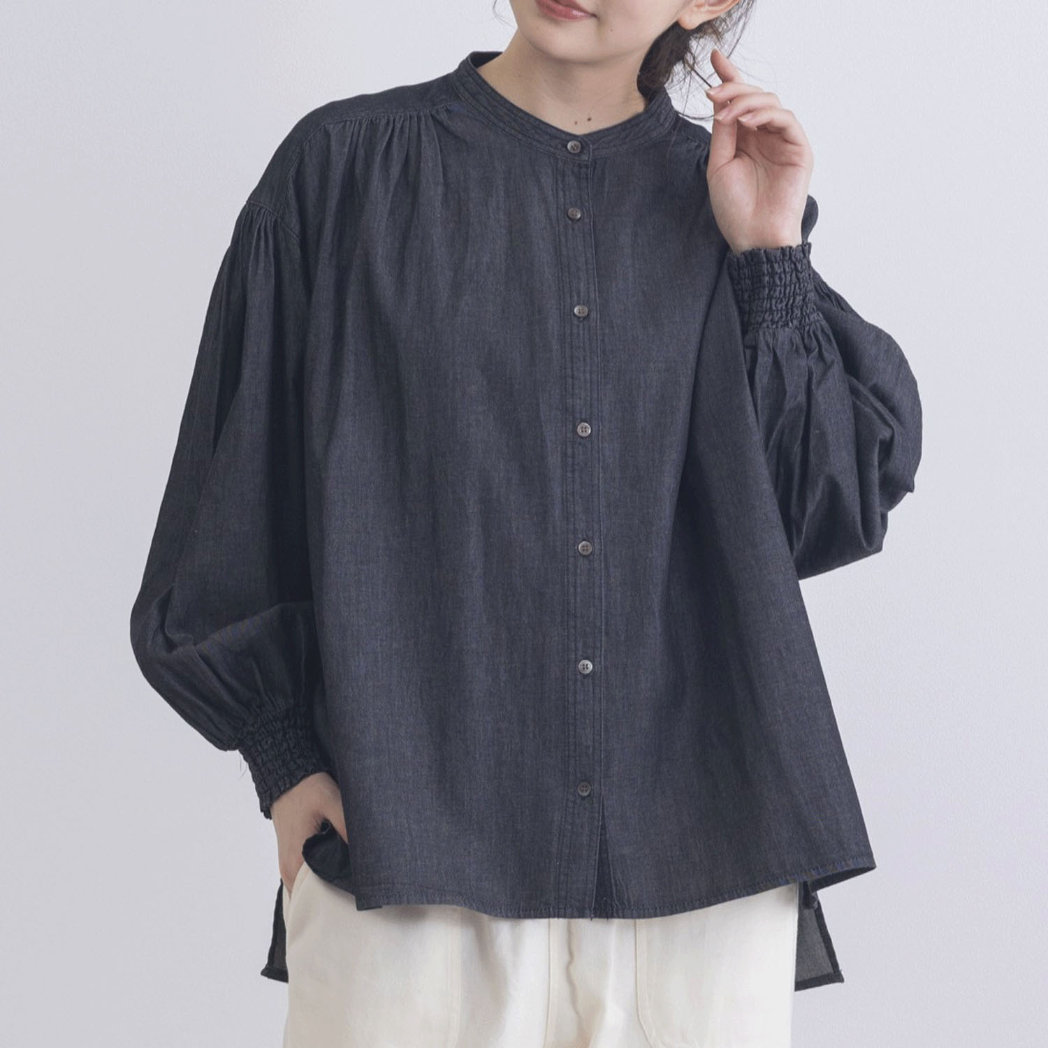 袖口シャーリング前開きデニムブラウス