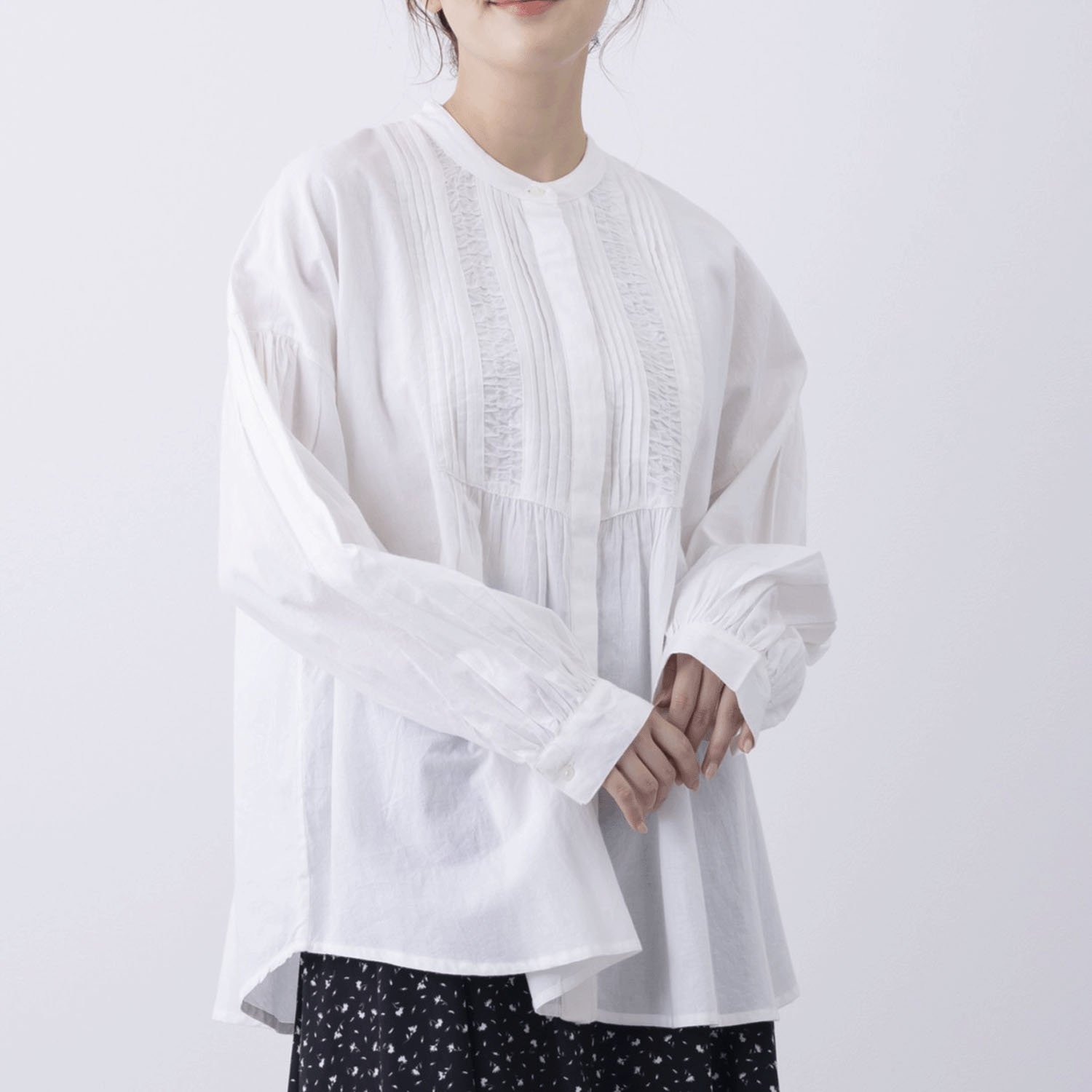 胸元シャーリング＆ピンタックブラウス - 画像2