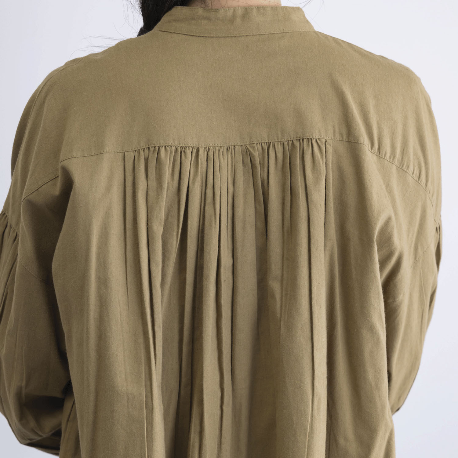 胸元シャーリング＆ピンタックブラウス - 画像13