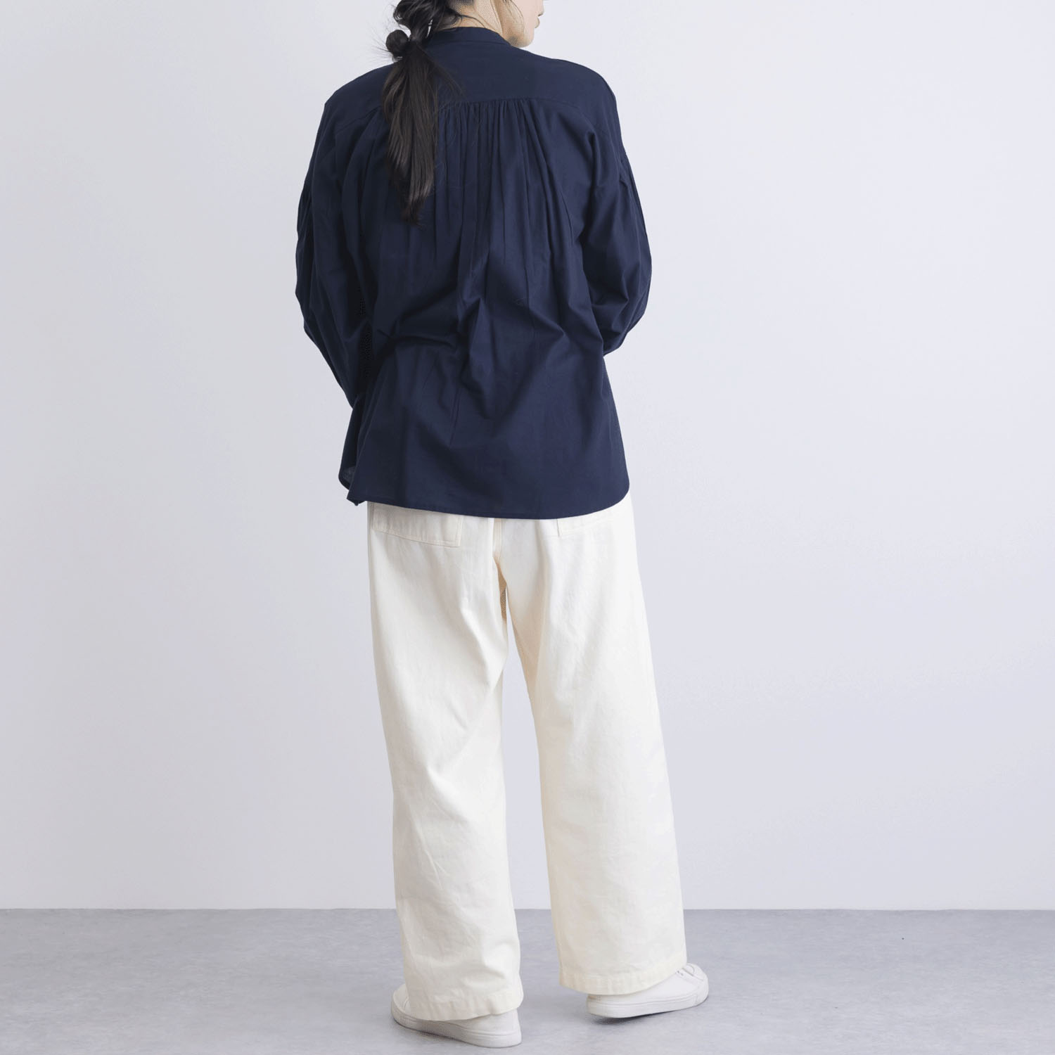 胸元シャーリング＆ピンタックブラウス - 画像18