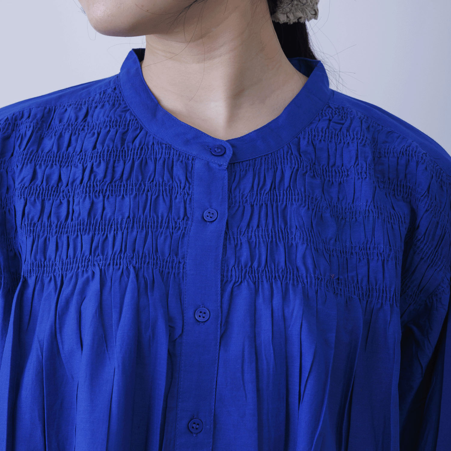 胸元シャーリング裾スカラップブラウス - 画像15