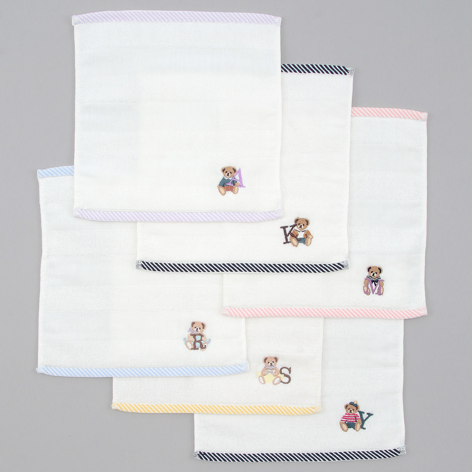 イニシャル刺繍タオルハンカチ クマ