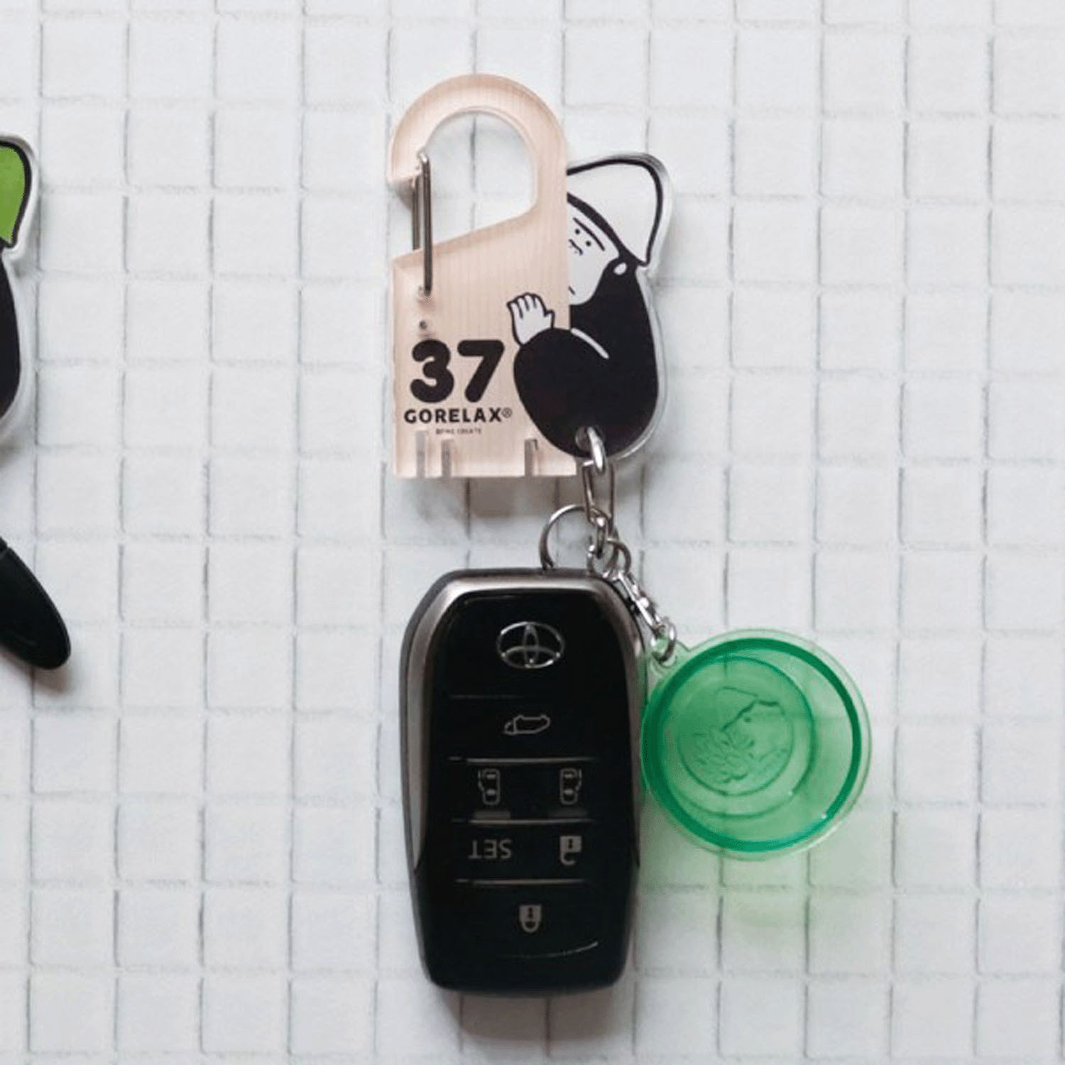 ごリラックス ロッカーキー風カラビナ - 画像4