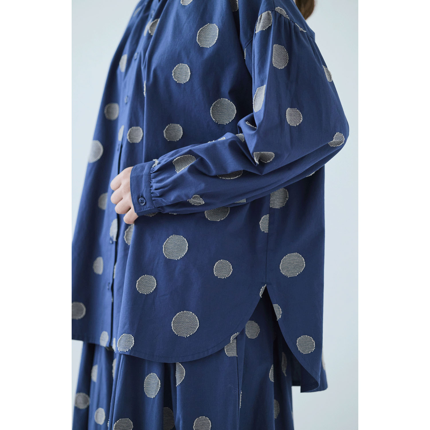 ノンノ ジャガードランダムドット柄シャツチュニック - 画像4