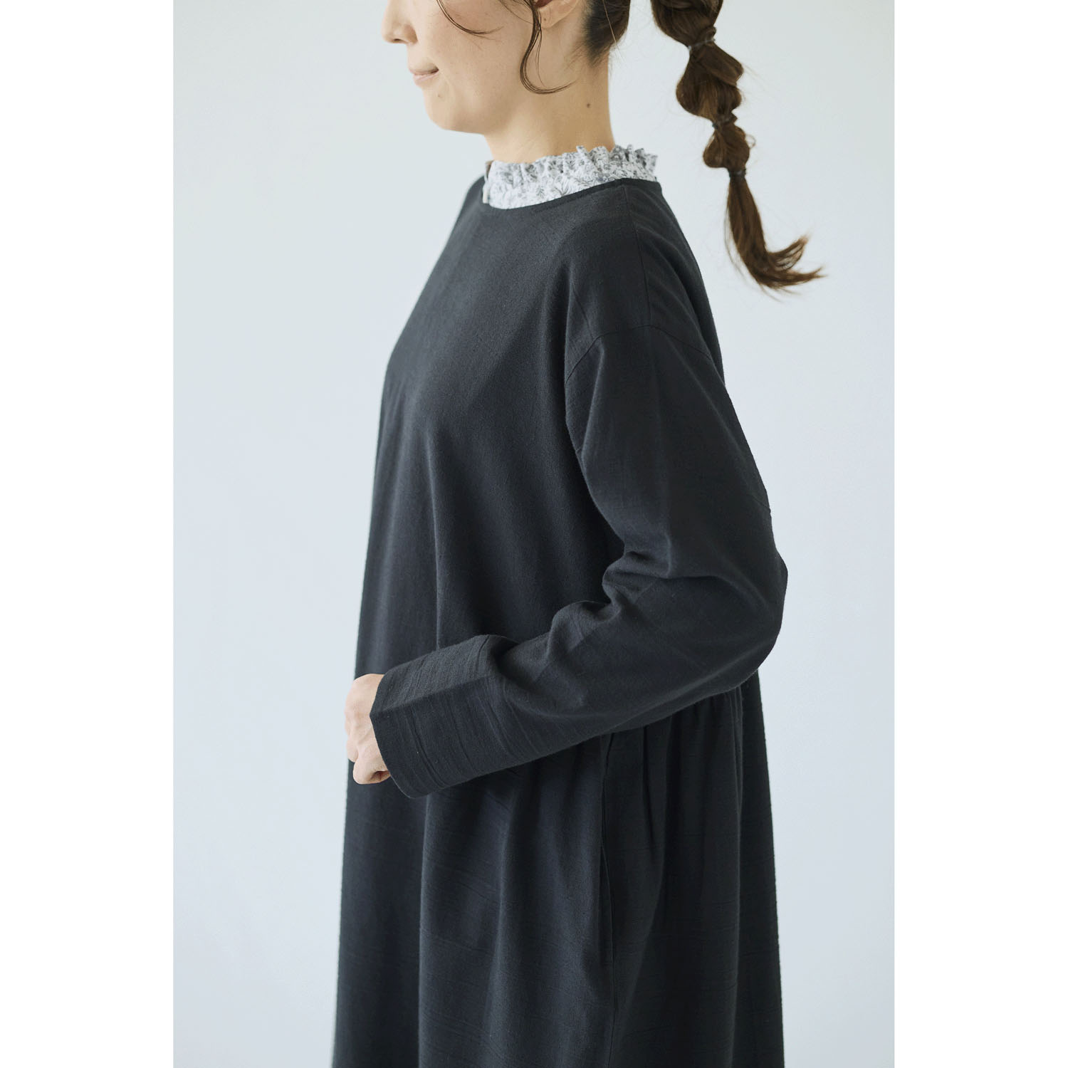 ノンノ 布帛綿麻＋裾パネル刺繍ワンピース - 画像17