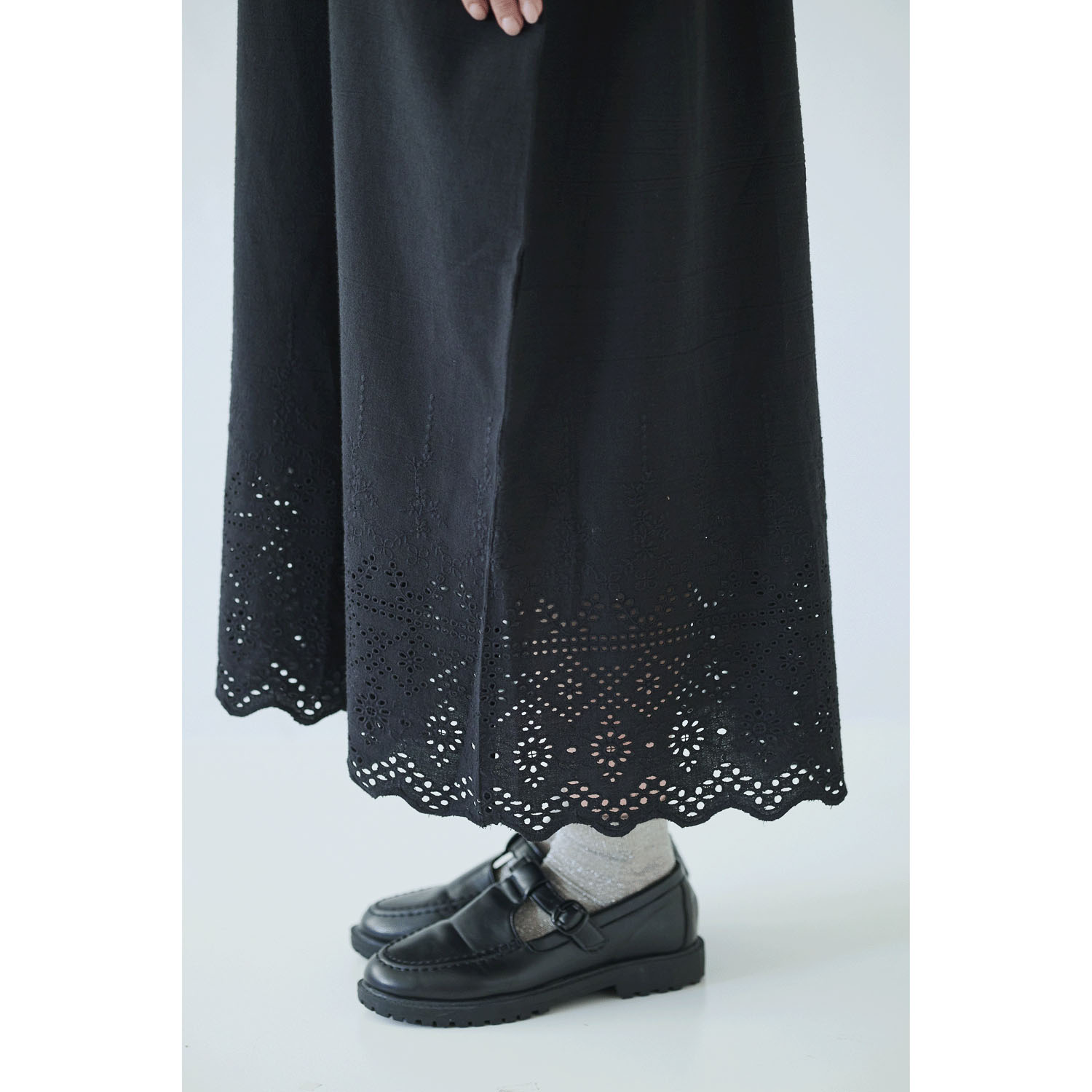 ノンノ 布帛綿麻＋裾パネル刺繍ワンピース - 画像20