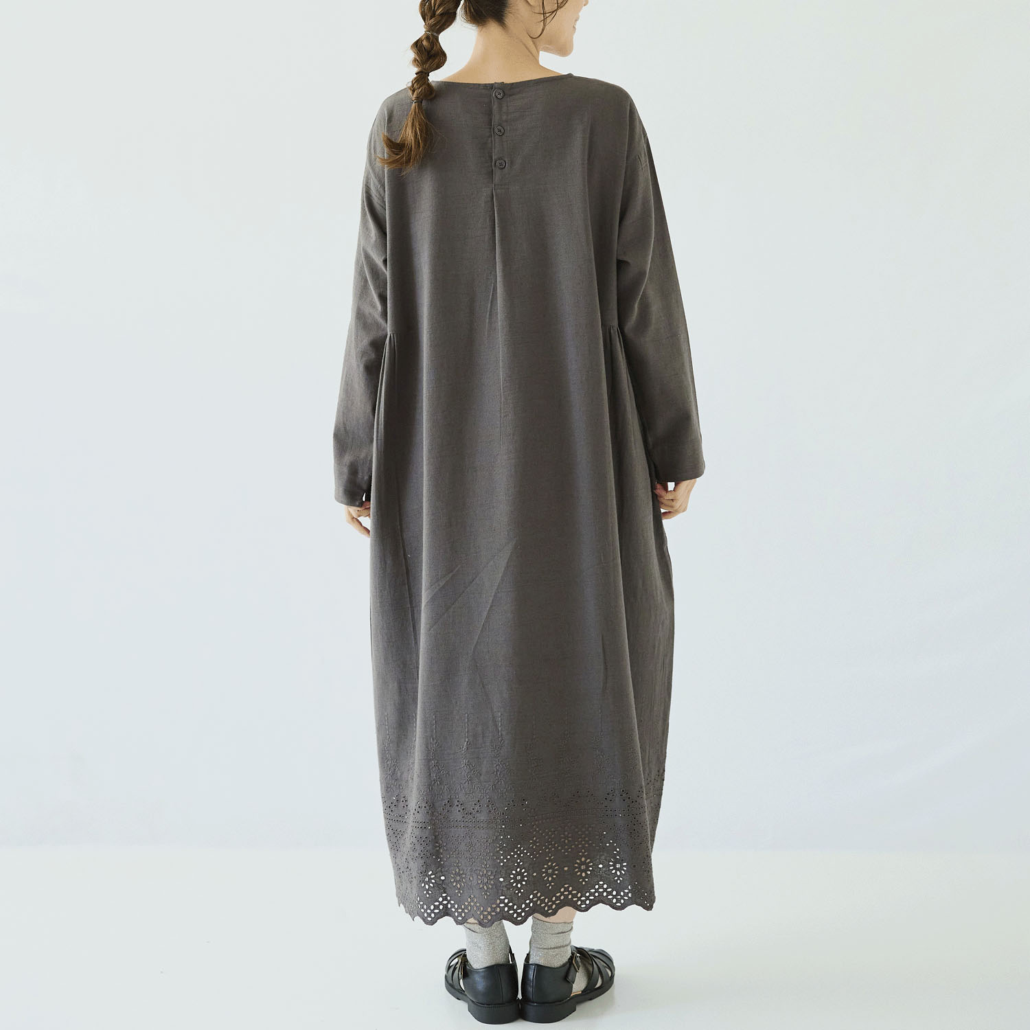 ノンノ 布帛綿麻＋裾パネル刺繍ワンピース - 画像8