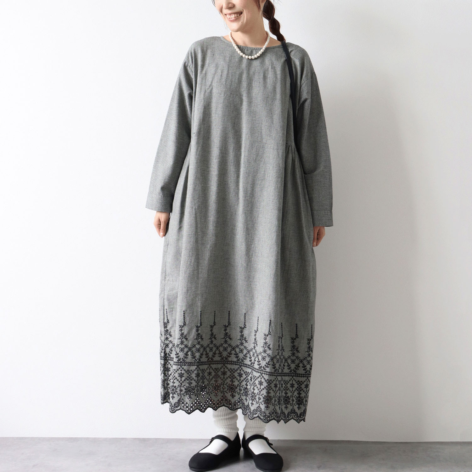 ノンノ 布帛綿麻＋裾パネル刺繍ワンピース - 画像1