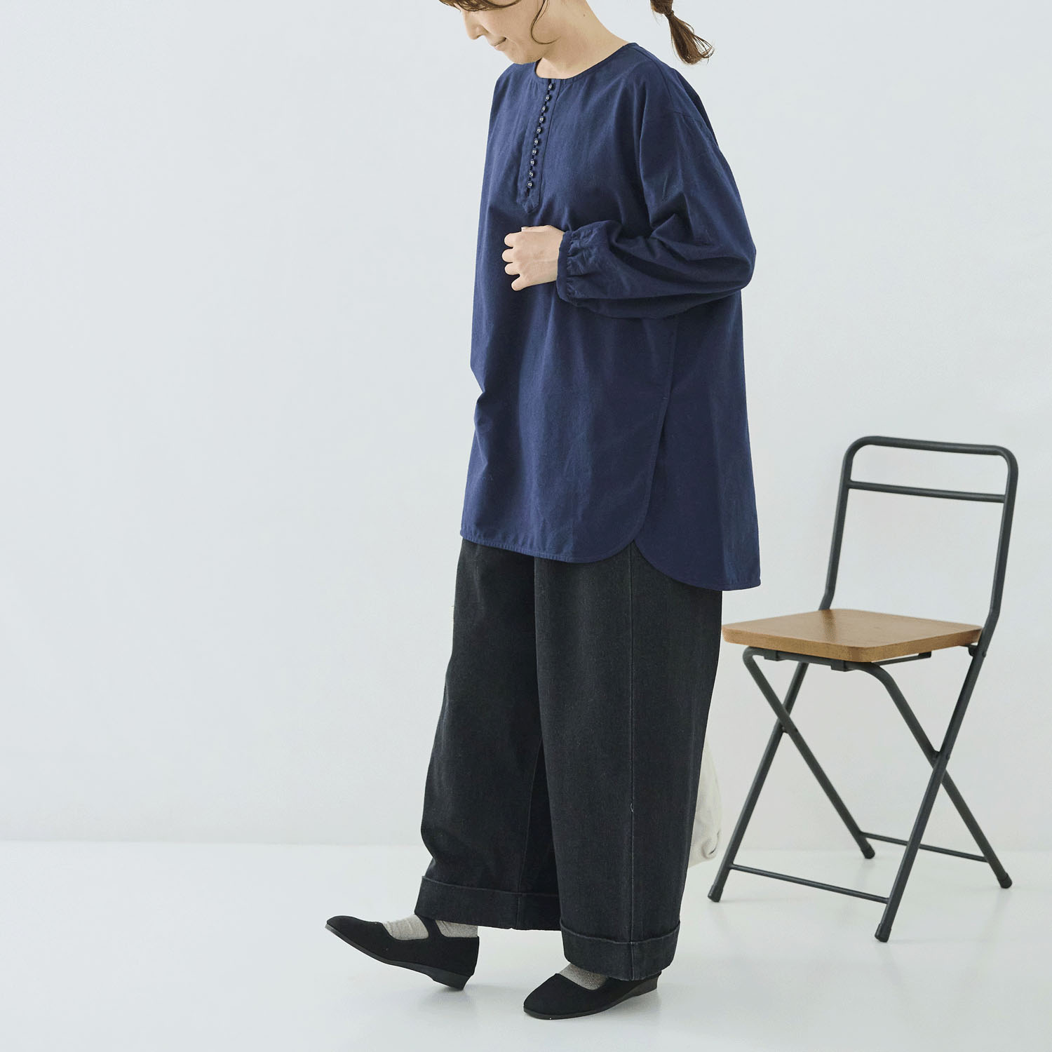 cloudnine ノンノ  先染コットンフランネル無地 裾前後差つき 袖刺繍チュニック - 画像4