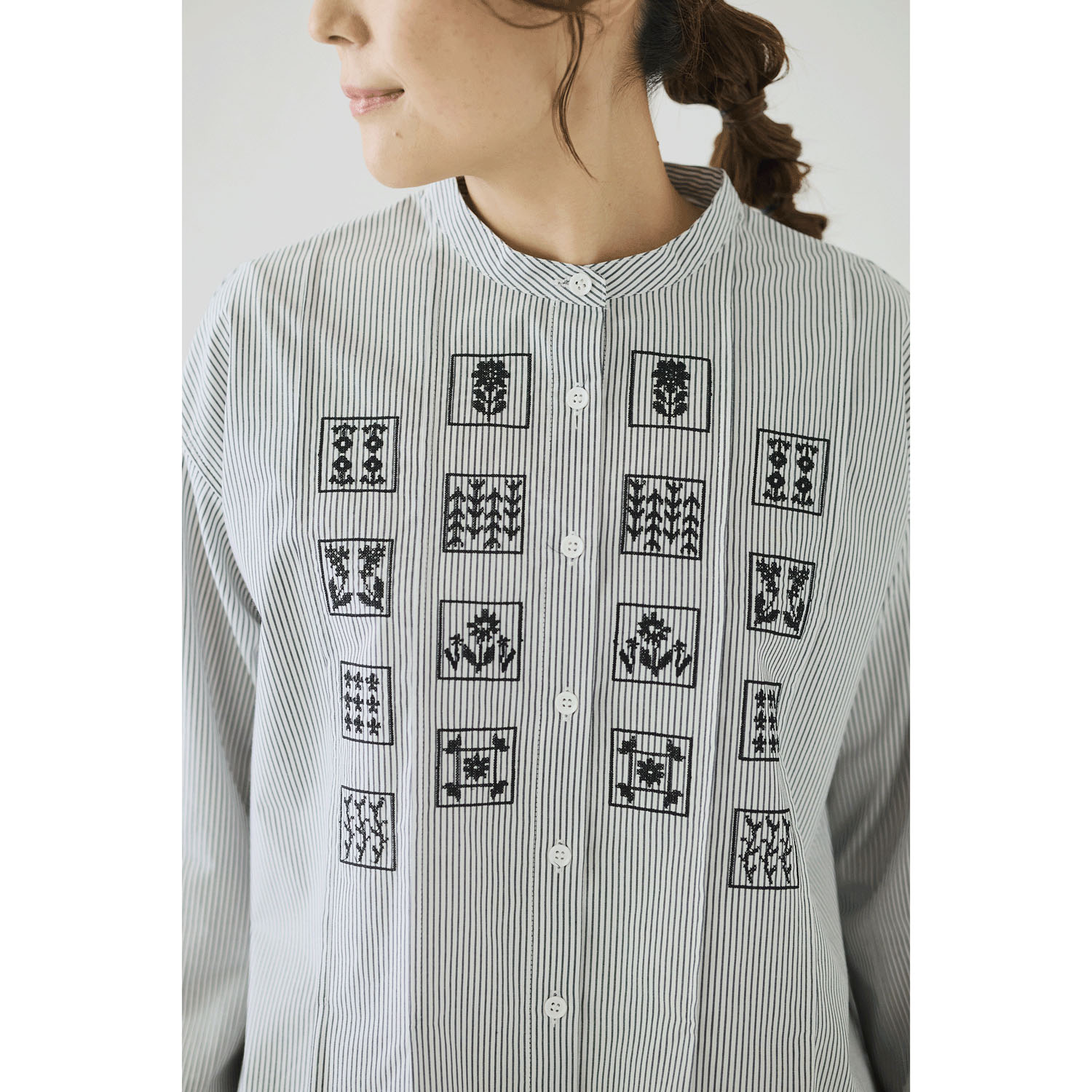 cloudnine ノンノ ブロックパネル刺繍入りブラウス - 画像2