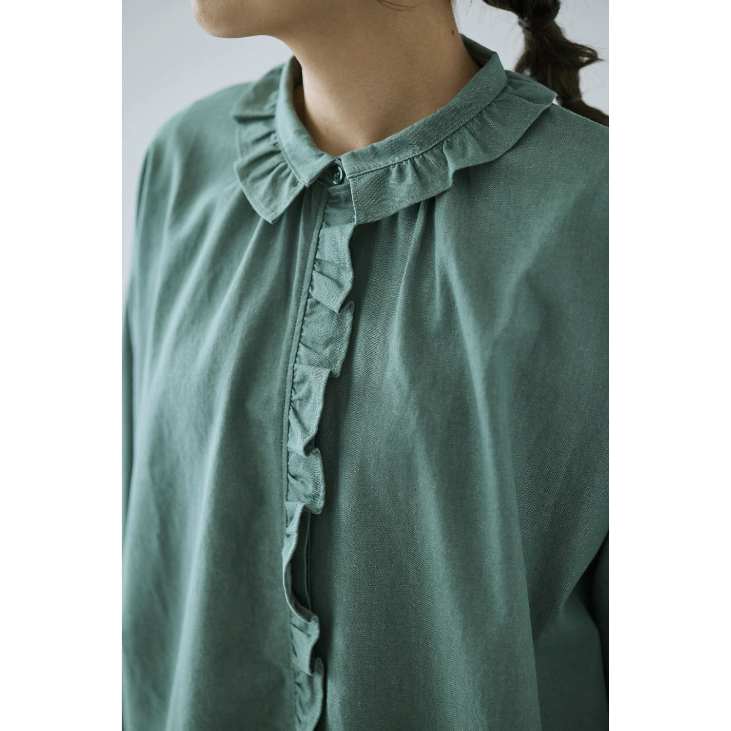 cloudnine ノンノ 布帛デニムフリル付ブラウス - 画像7