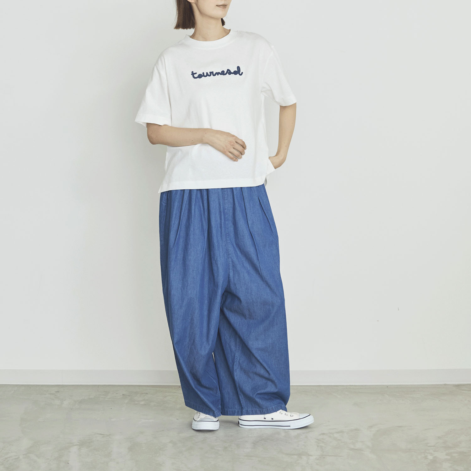 オーブ m．n ブラシ刺繍ワイドクルーネックTシャツ - 画像5