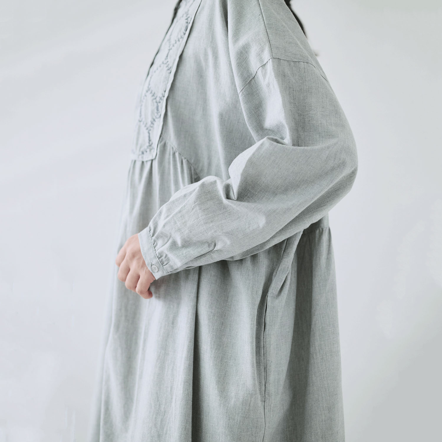 cloudnine ノンノ 綿麻刺繍切替前開きワンピース - 画像6