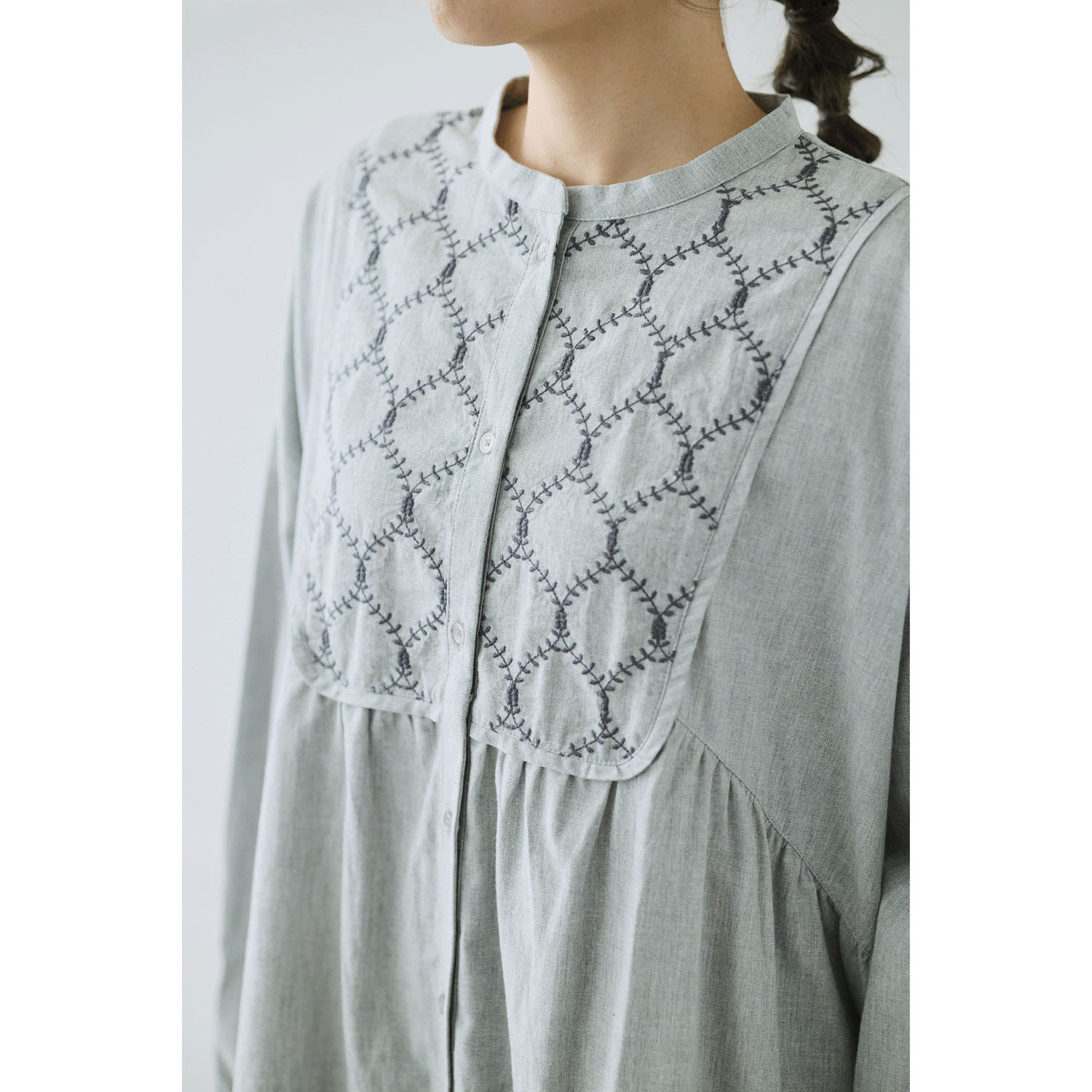 cloudnine ノンノ 綿麻刺繍切替前開きワンピース - 画像9