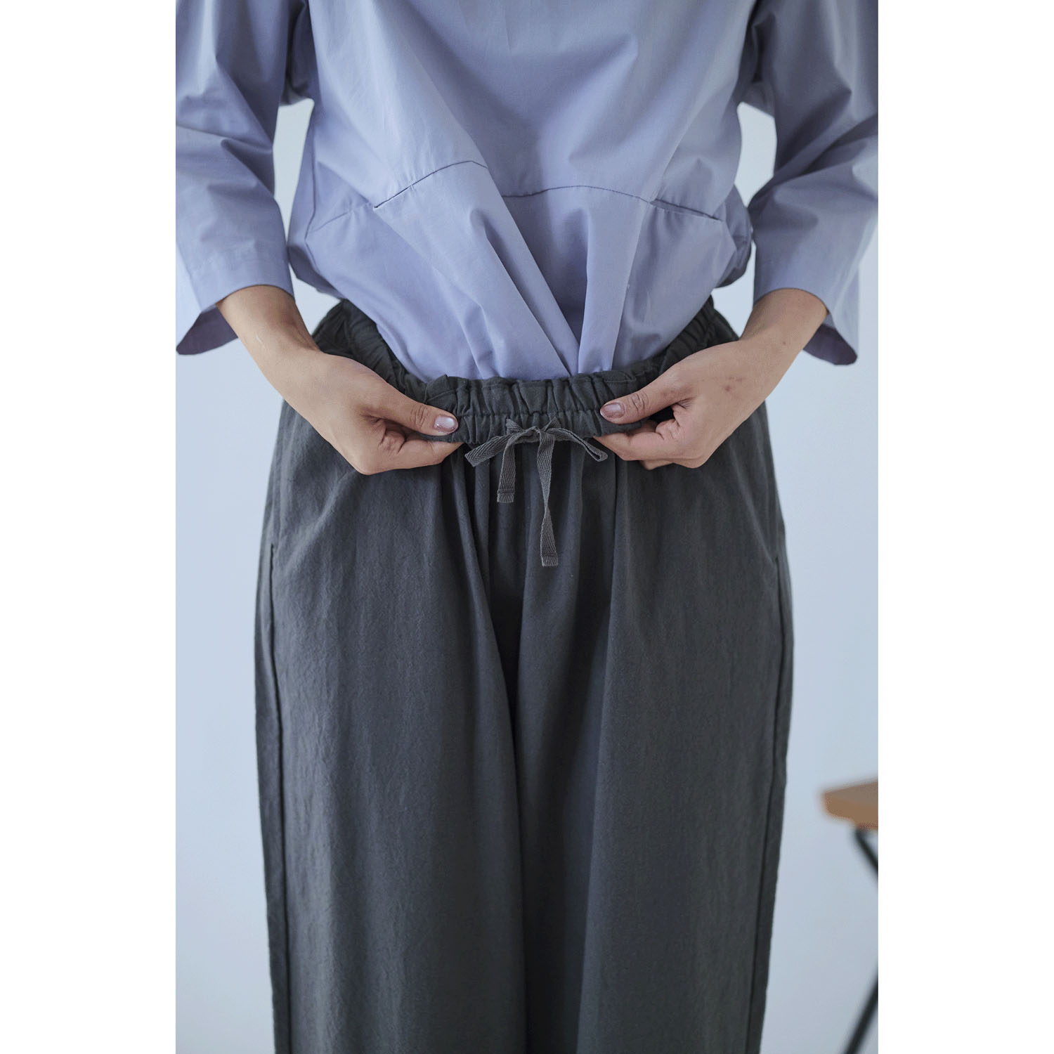 cloudnine ノンノ  先染め綿麻無地 裾タックフリル 9分丈パンツ - 画像6