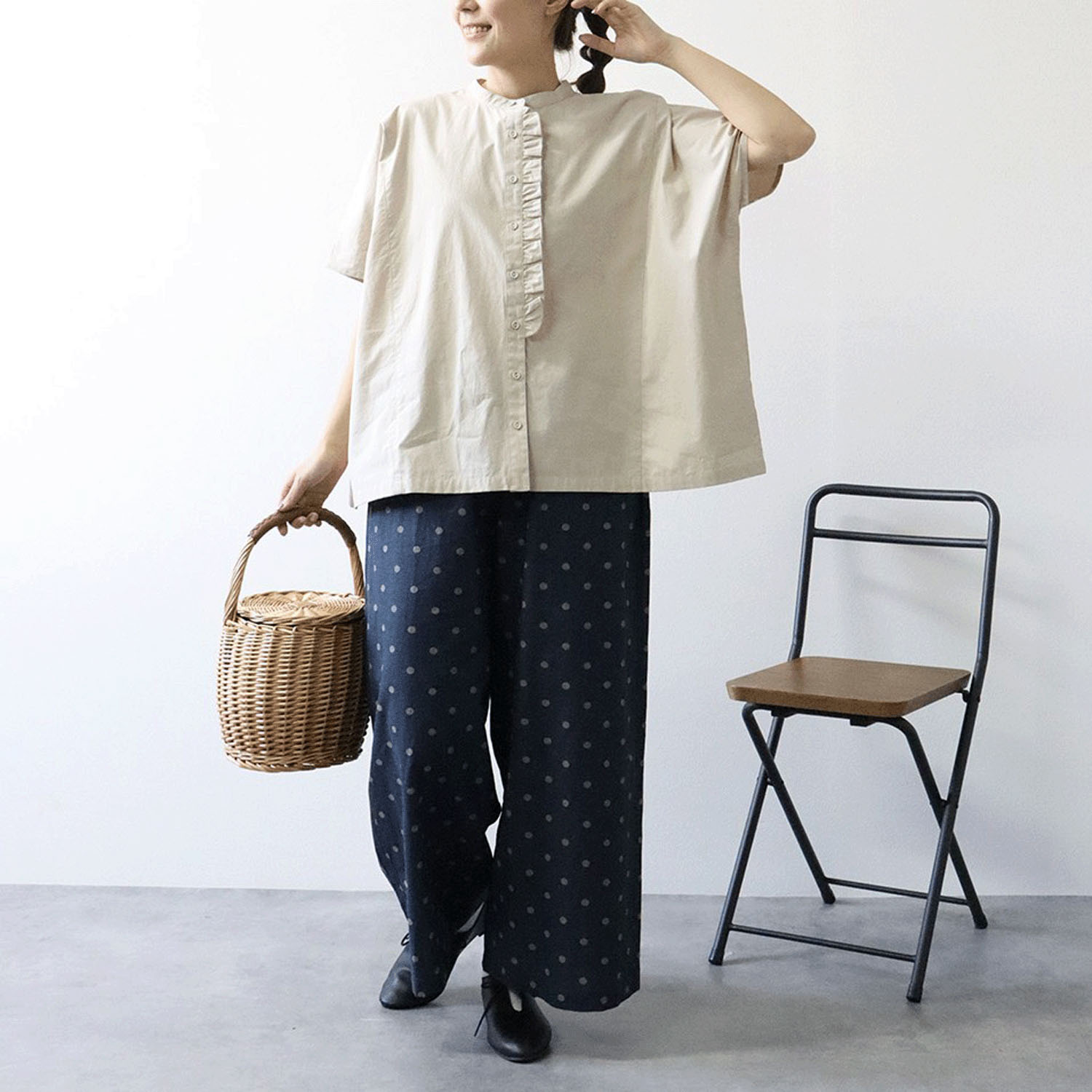 cloudnine ノンノ 3．5ozカラーデニム前立てフリルブラウス - 画像4