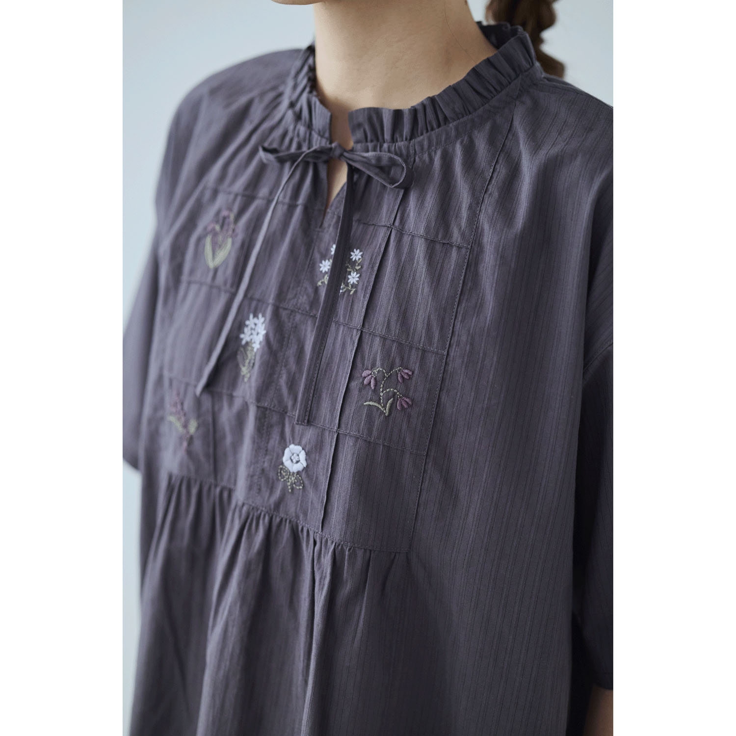 cloudnine ノンノ 花刺繍ネックフリルチュニック - 画像6