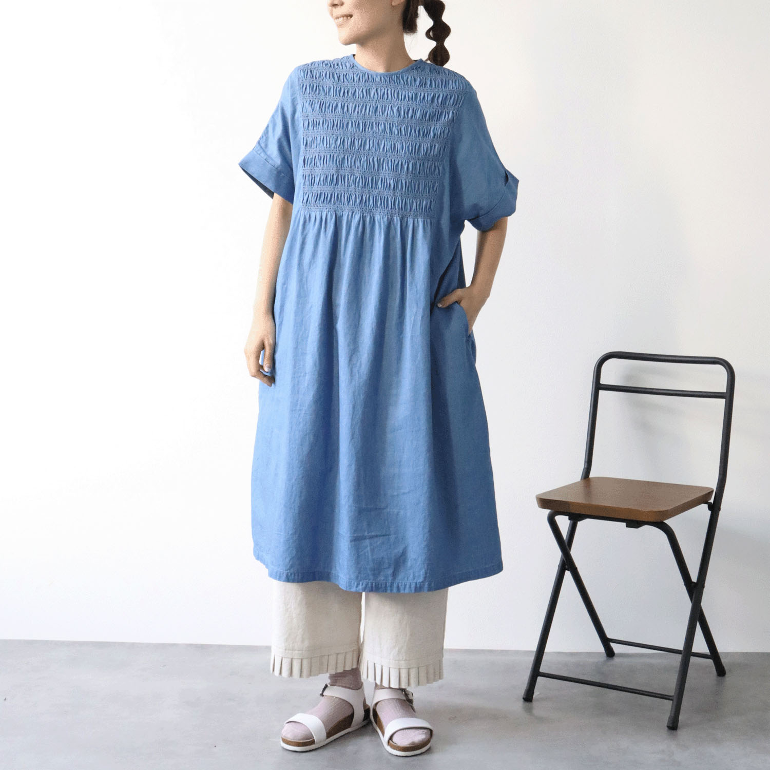 cloudnine ノンノ 3．5ozデニム スモッキング刺繍ワンピース - 画像10