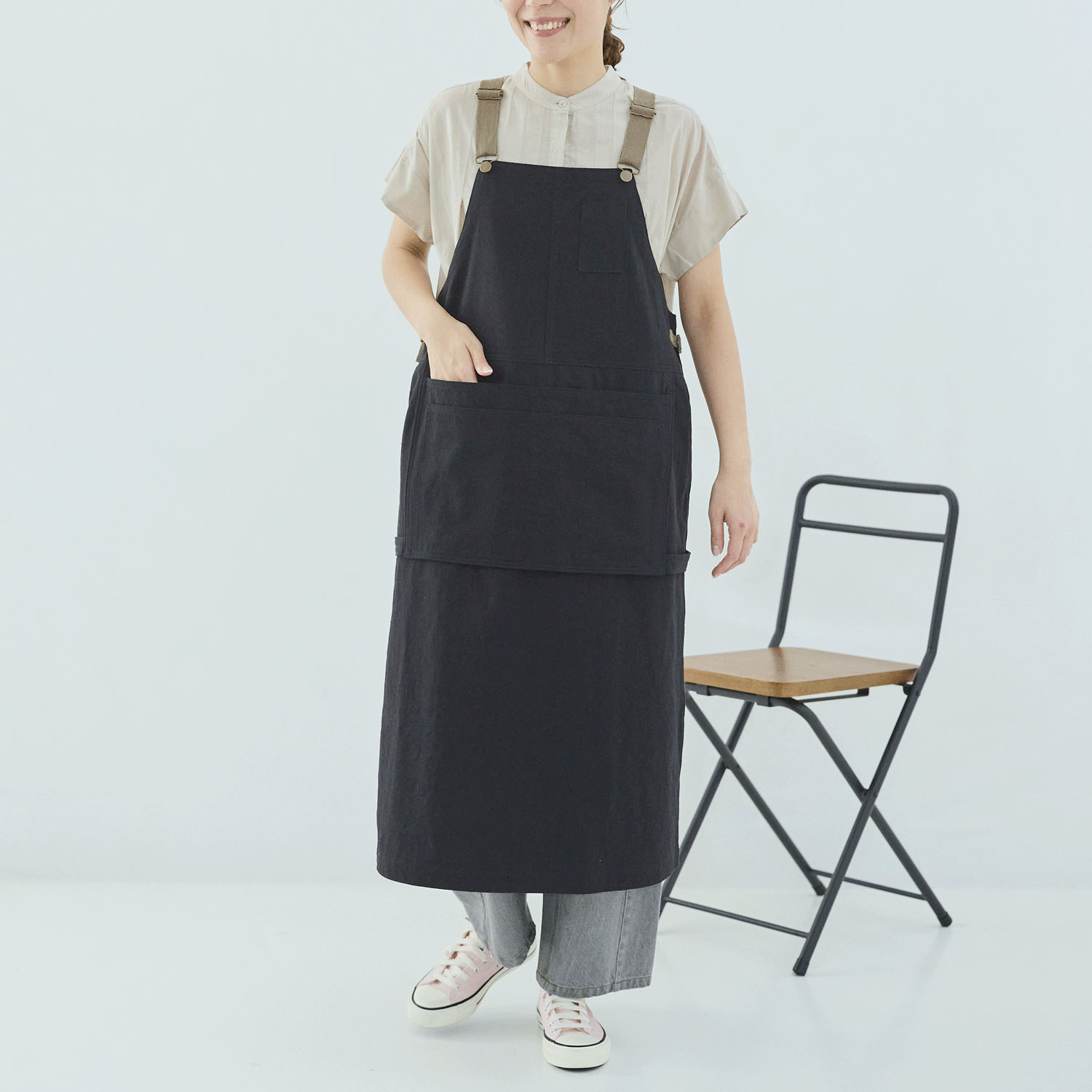cloudnine 先染めツイル ふらしポケット付サロペットエプロン - 画像2