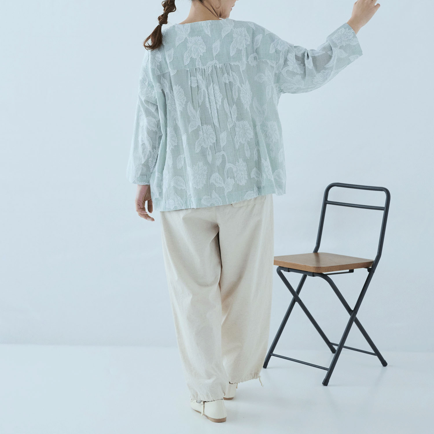 cloudnine 花柄ジャカードが映える コットンストライプブラウス - 画像9