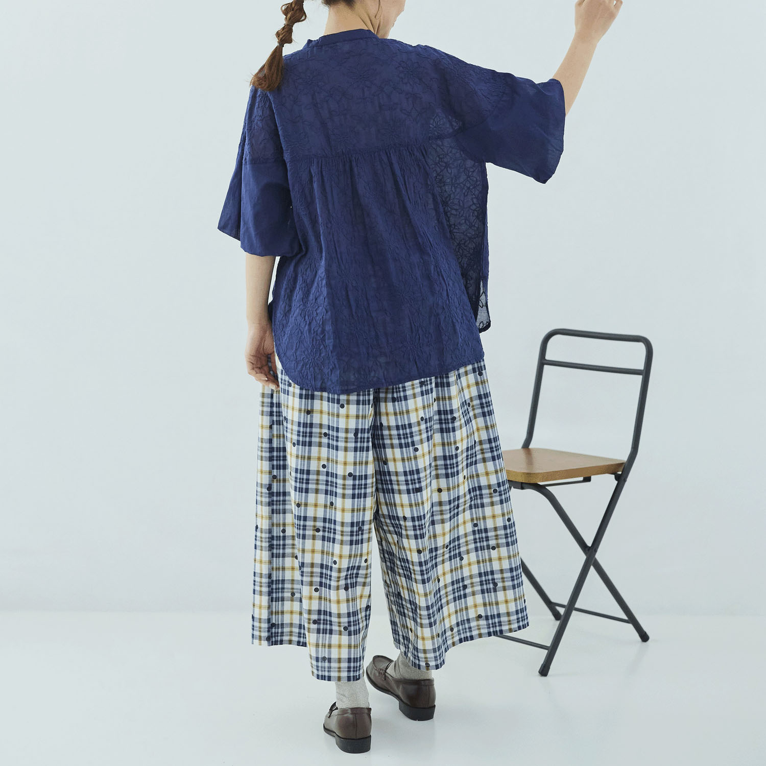 cloudnine 綿ボイルシフリー刺繍入り5分袖バルーン前あきブラウス - 画像13