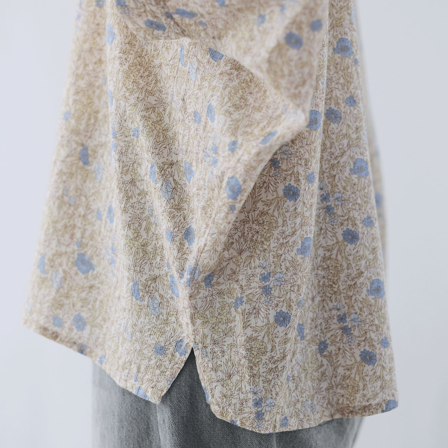 cloudnine レーヨン／綿 ドビーストライプ花柄ドルマン7分袖 ブラウス - 画像7