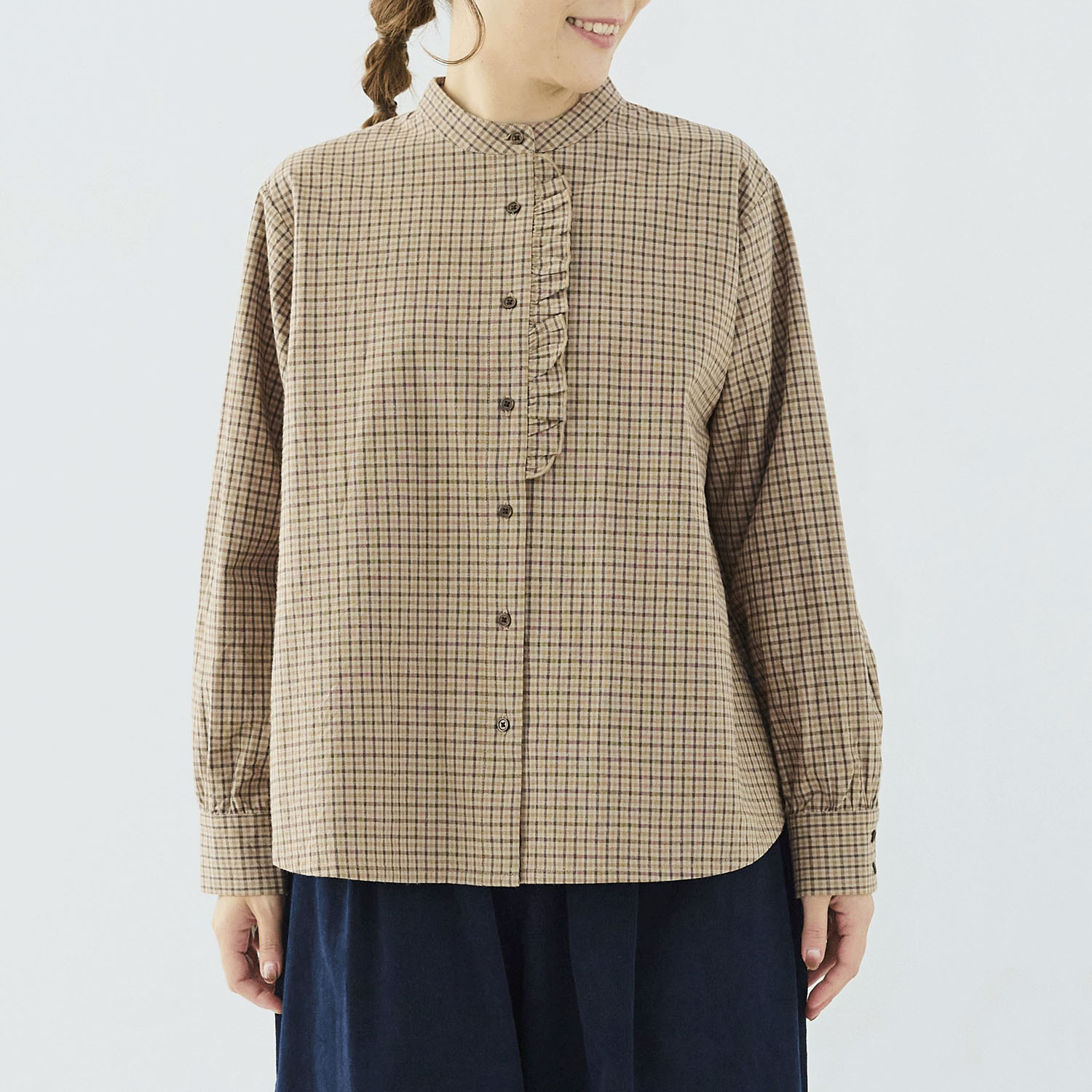 cloudnine ノンノ 綿麻布帛無地／チェック柄スタンドカラー前立てフリルブラウス - 画像4