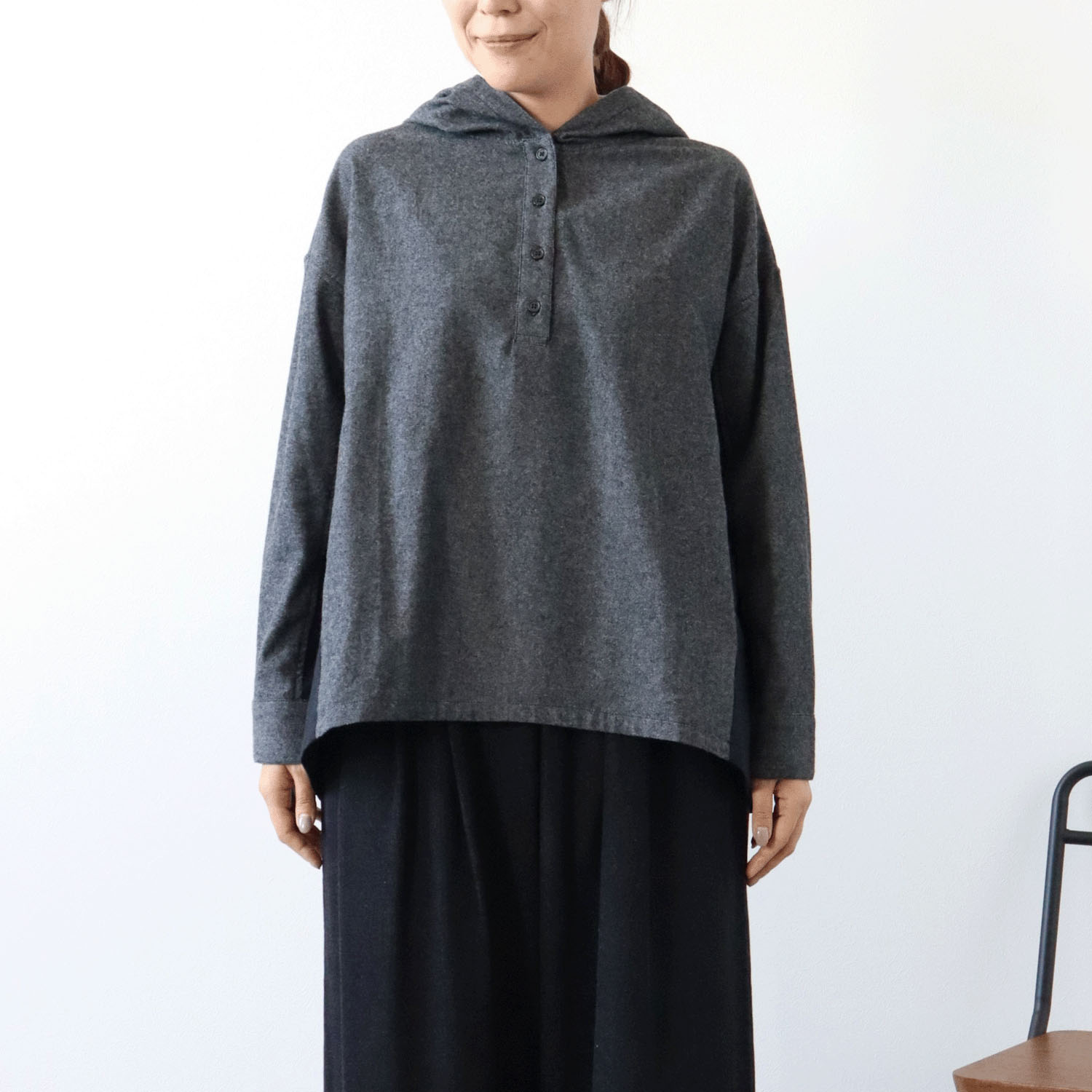 cloudnine ノンノ 表起毛綿ツイル＋高密度綿ブロード フード付きブラウス - 画像3