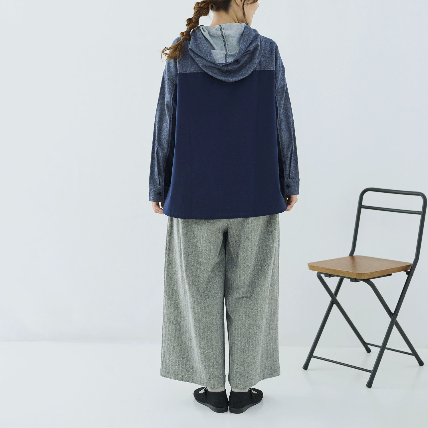 cloudnine ノンノ 表起毛綿ツイル＋高密度綿ブロード フード付きブラウス - 画像8