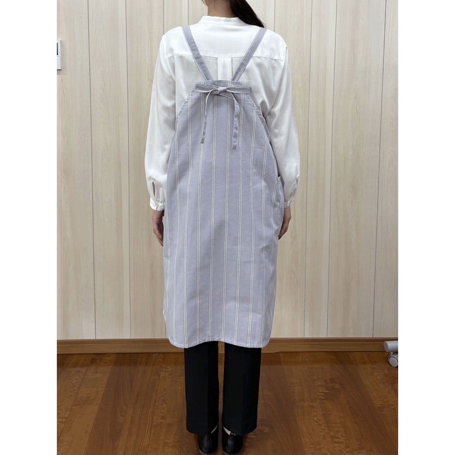 ECRU 胸元刺繍バックリボンエプロン - 画像9