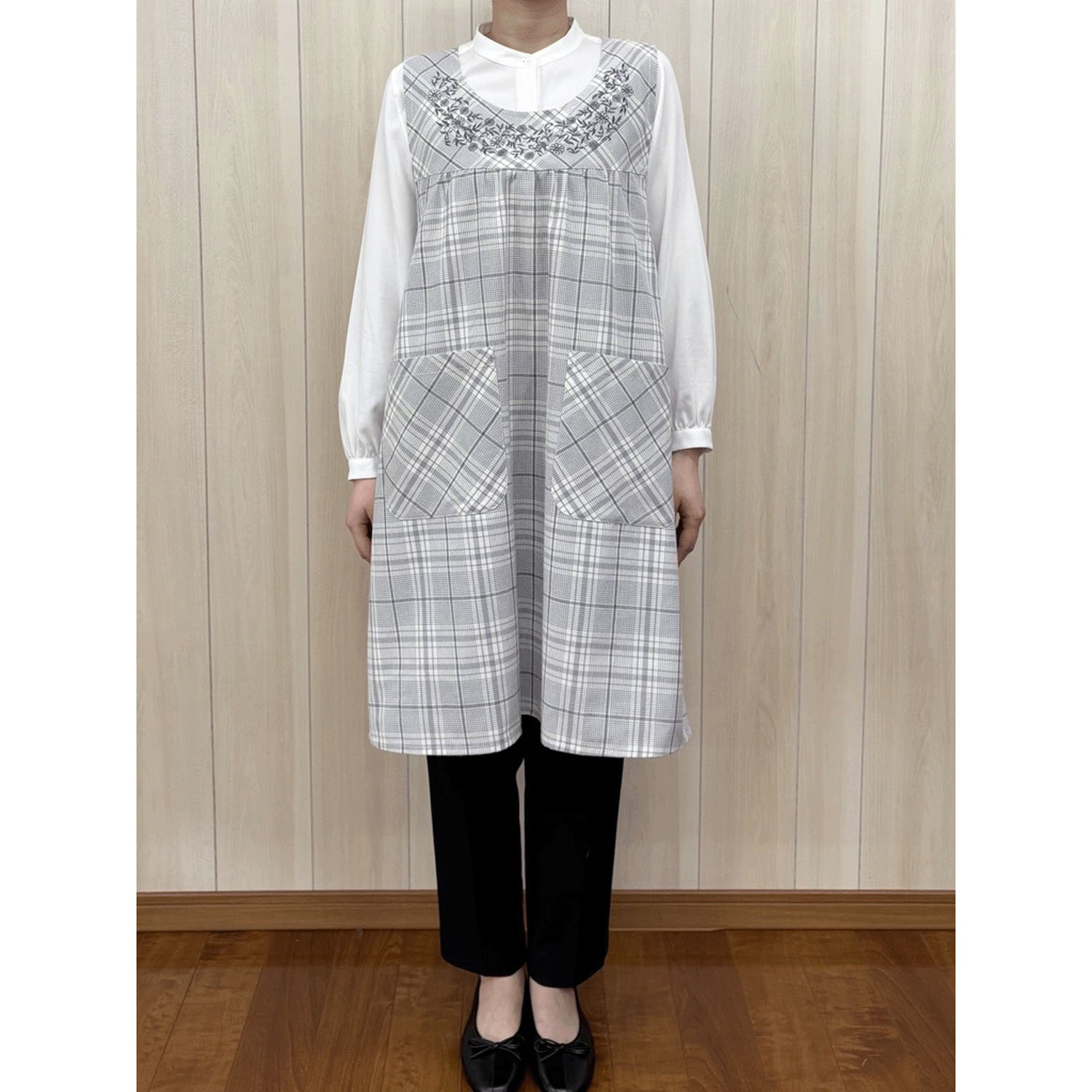 ECRU 刺繍ギャザー入りエプロン - 画像2