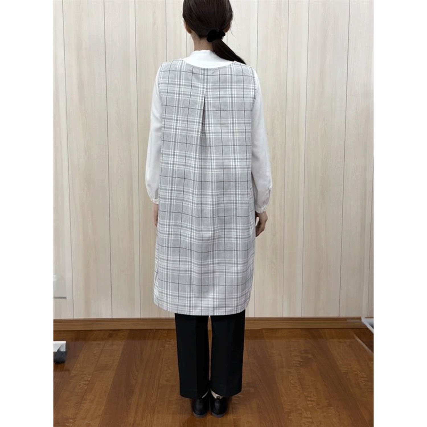 ECRU 刺繍ギャザー入りエプロン - 画像4