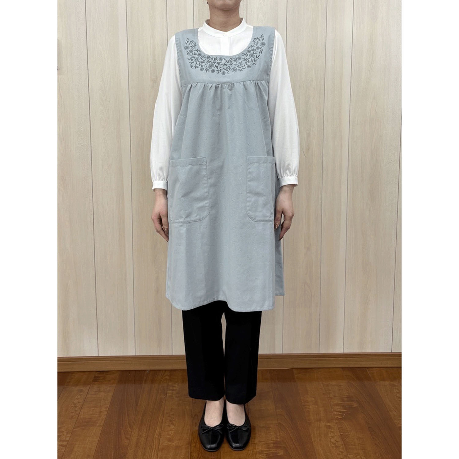 ECRU 刺繍ギャザー入りエプロン - 画像1