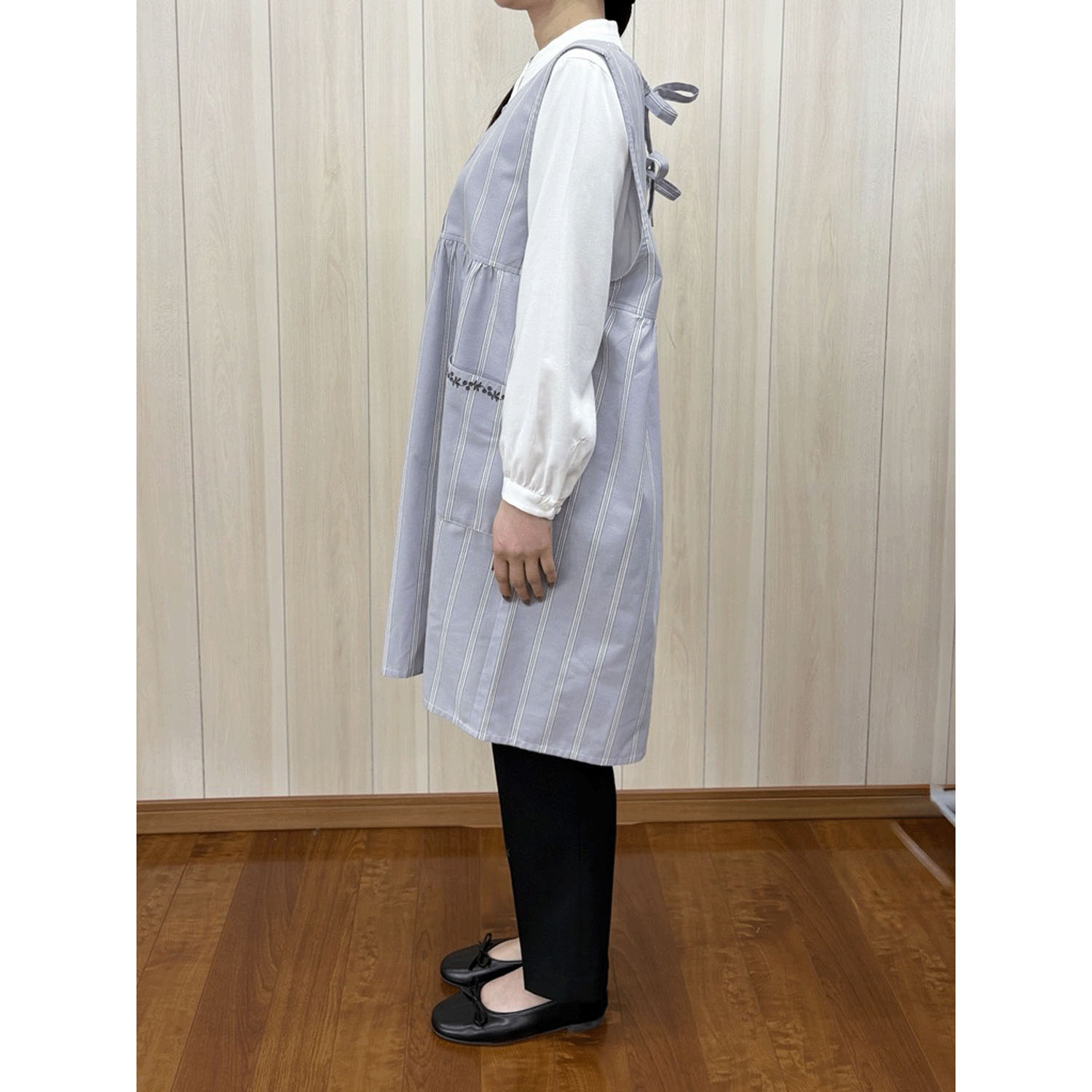 ECRU ポケット刺繍ギャザー入りエプロン - 画像9