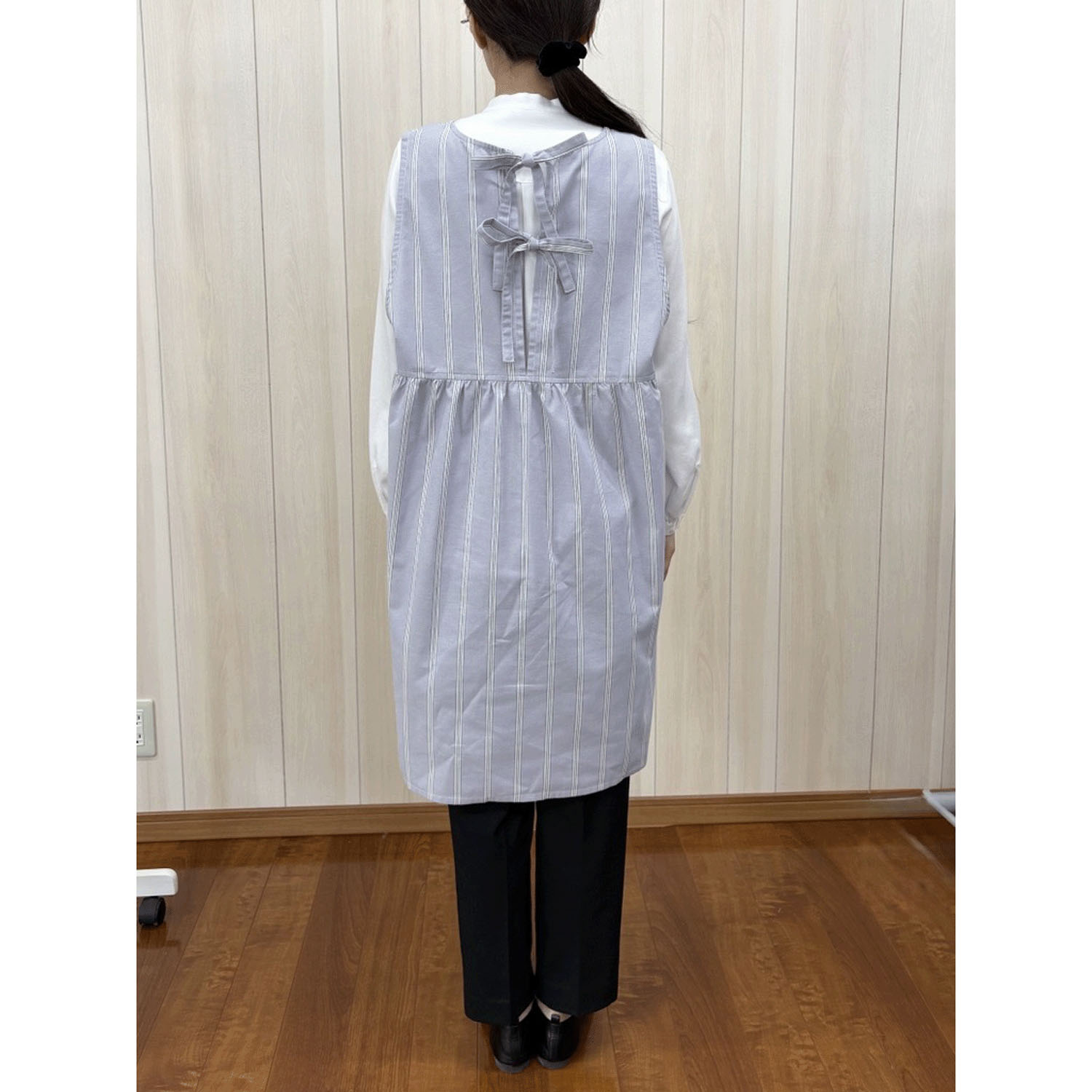 ECRU ポケット刺繍ギャザー入りエプロン - 画像10