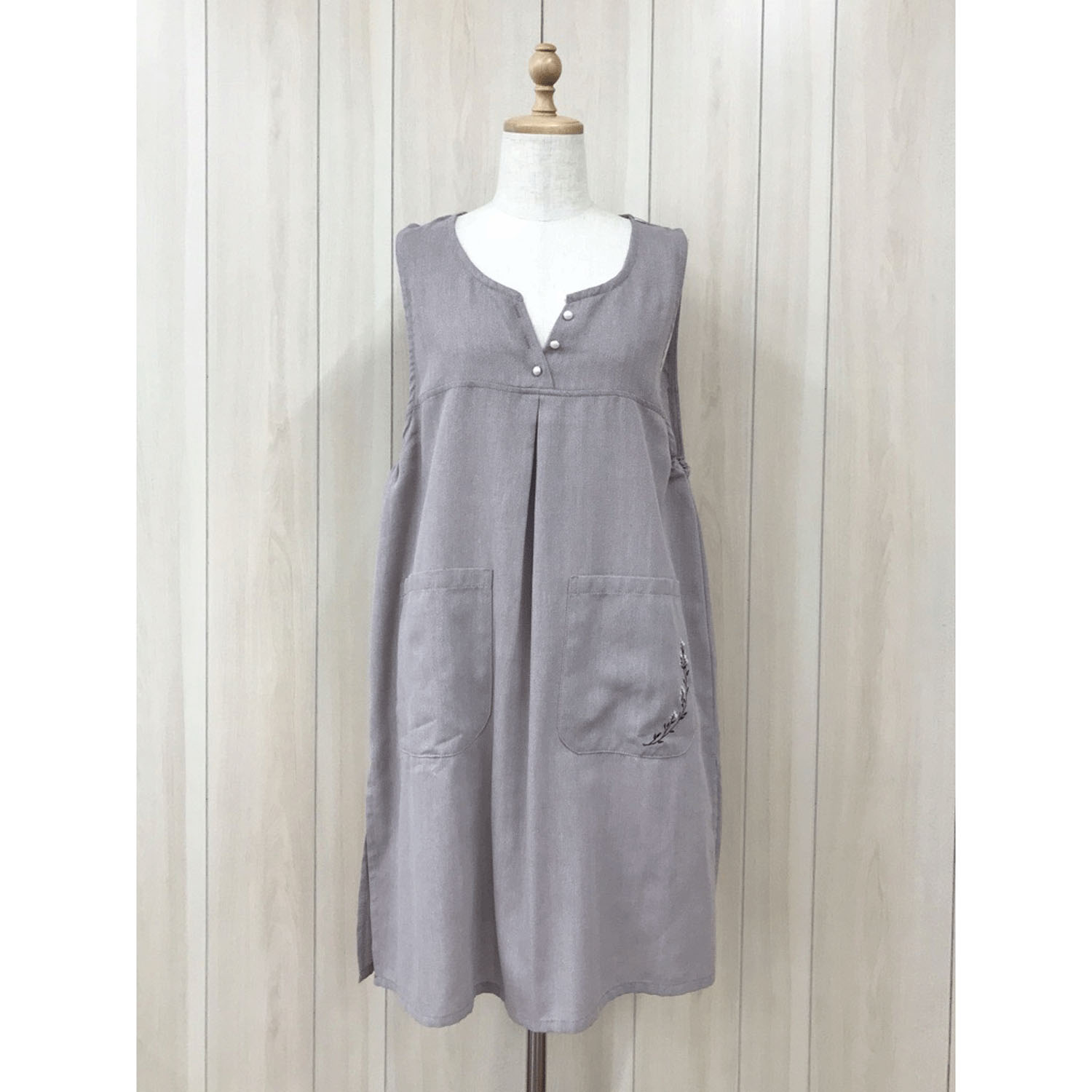 ECRUパール釦スリット入りエプロン - 画像1