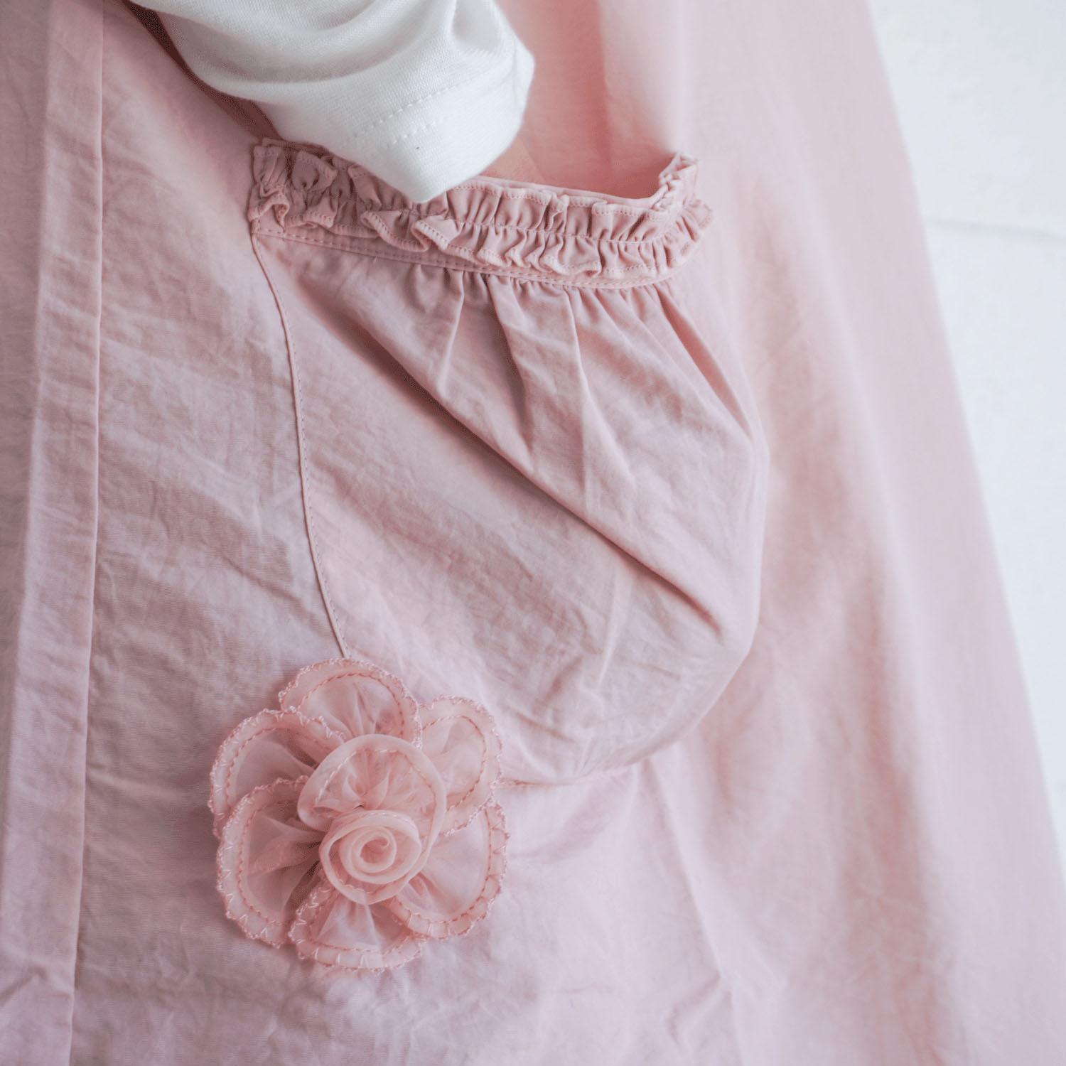 ナイロン花モチーフパール付き背ゴムエプロン - 画像7