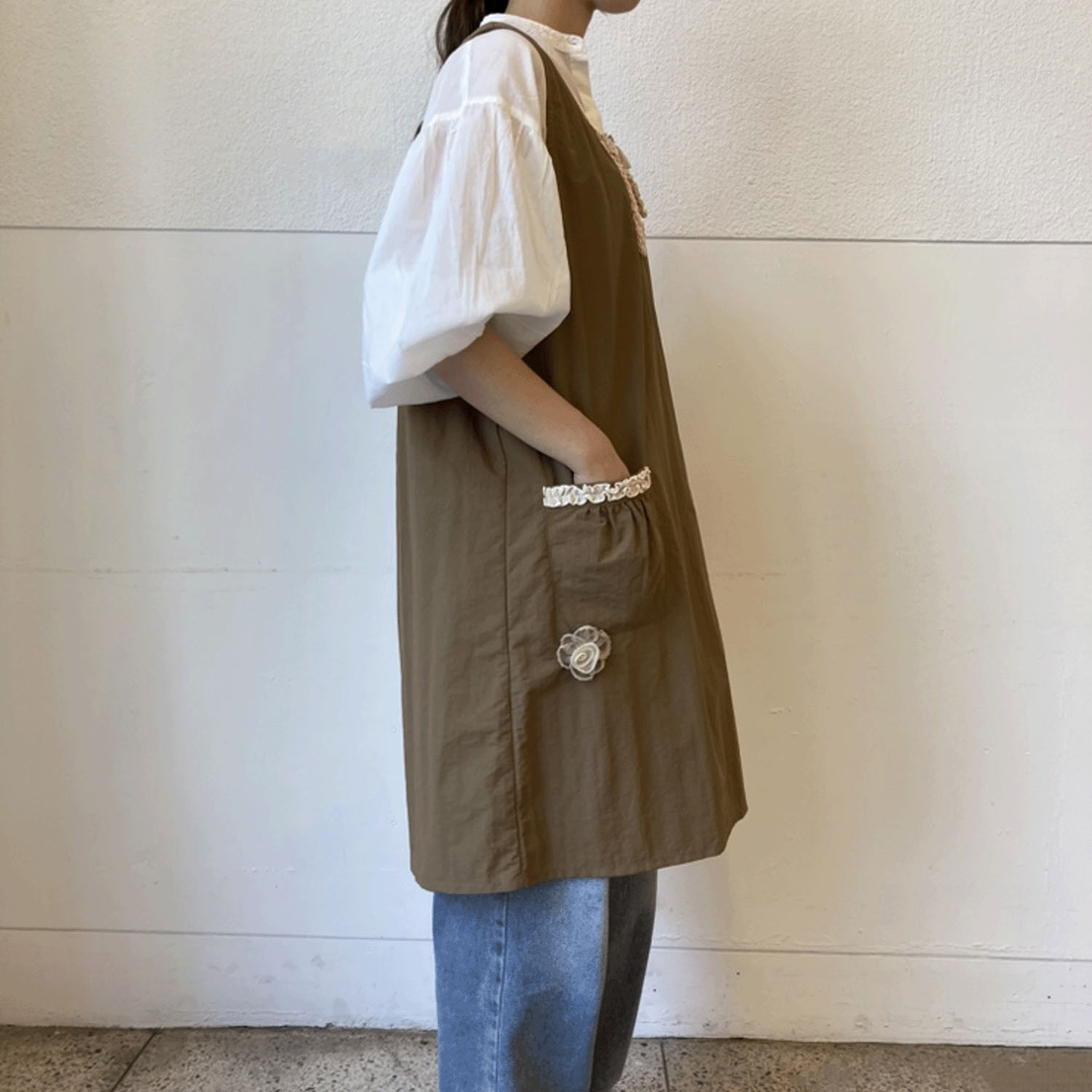 ナイロンフリル花モチーフ背あきエプロン - 画像6