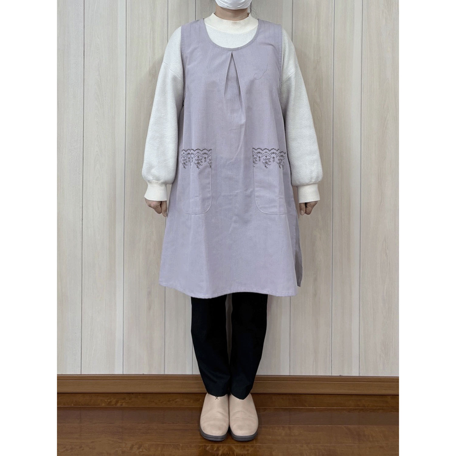 ECRU 先染めスカラップ刺繍エプロン