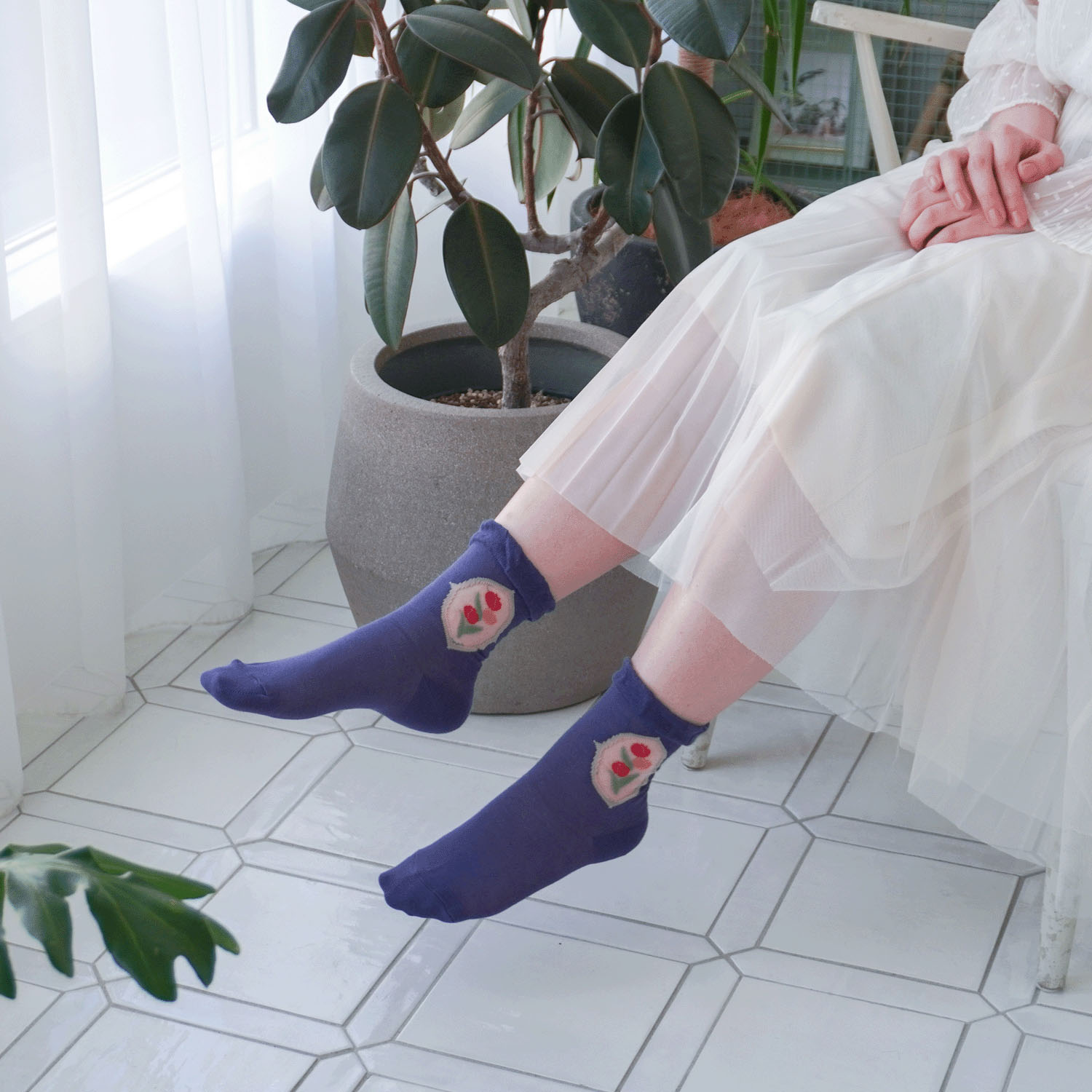 シースルーソックス 丈長  シルク混 くりぬき チューリップ柄 - 画像12